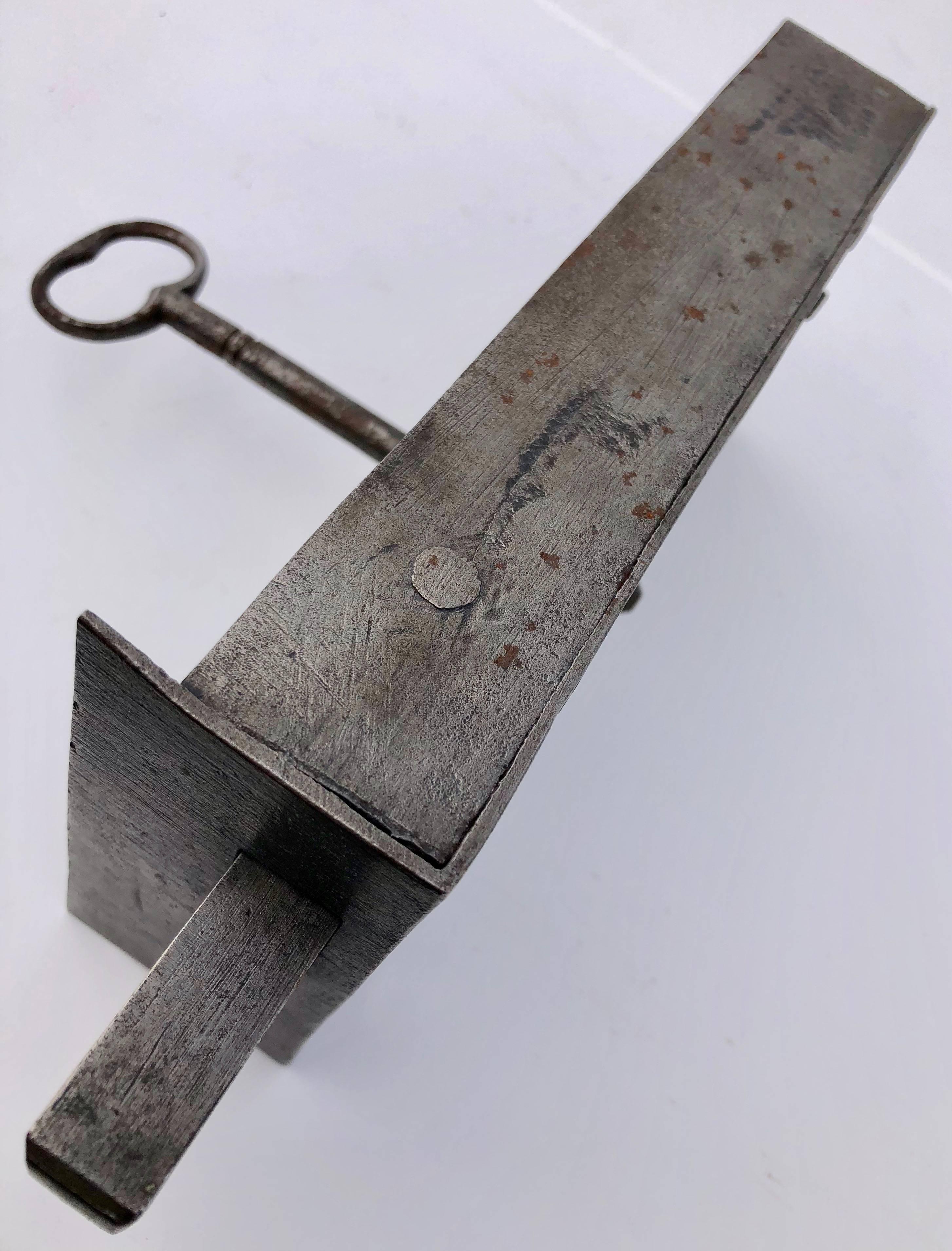 1700s French Hand-Wrought Iron Box Shaped Lock with It's Forged Key, Louis XVI In Good Condition For Sale In Petaluma, CA