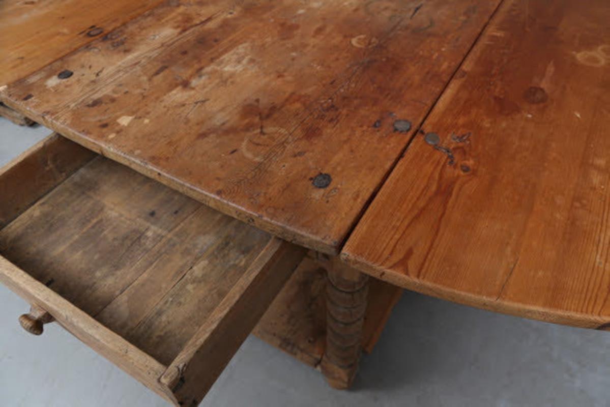 1700s Swedish Pine Gateleg Table For Sale at 1stDibs