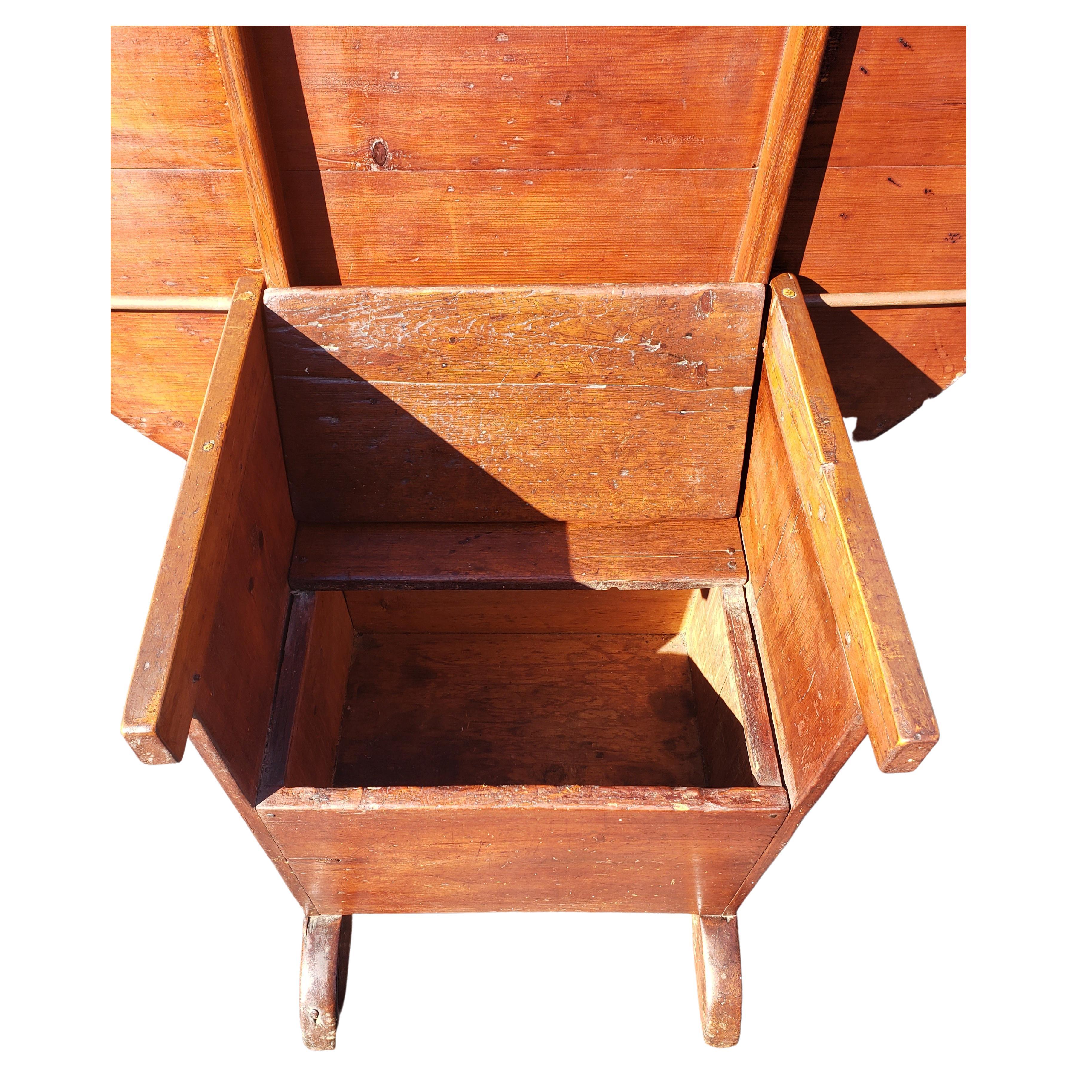 Anglais Table de chaise en chêne à plateau basculant des années 1700 avec rangement en vente