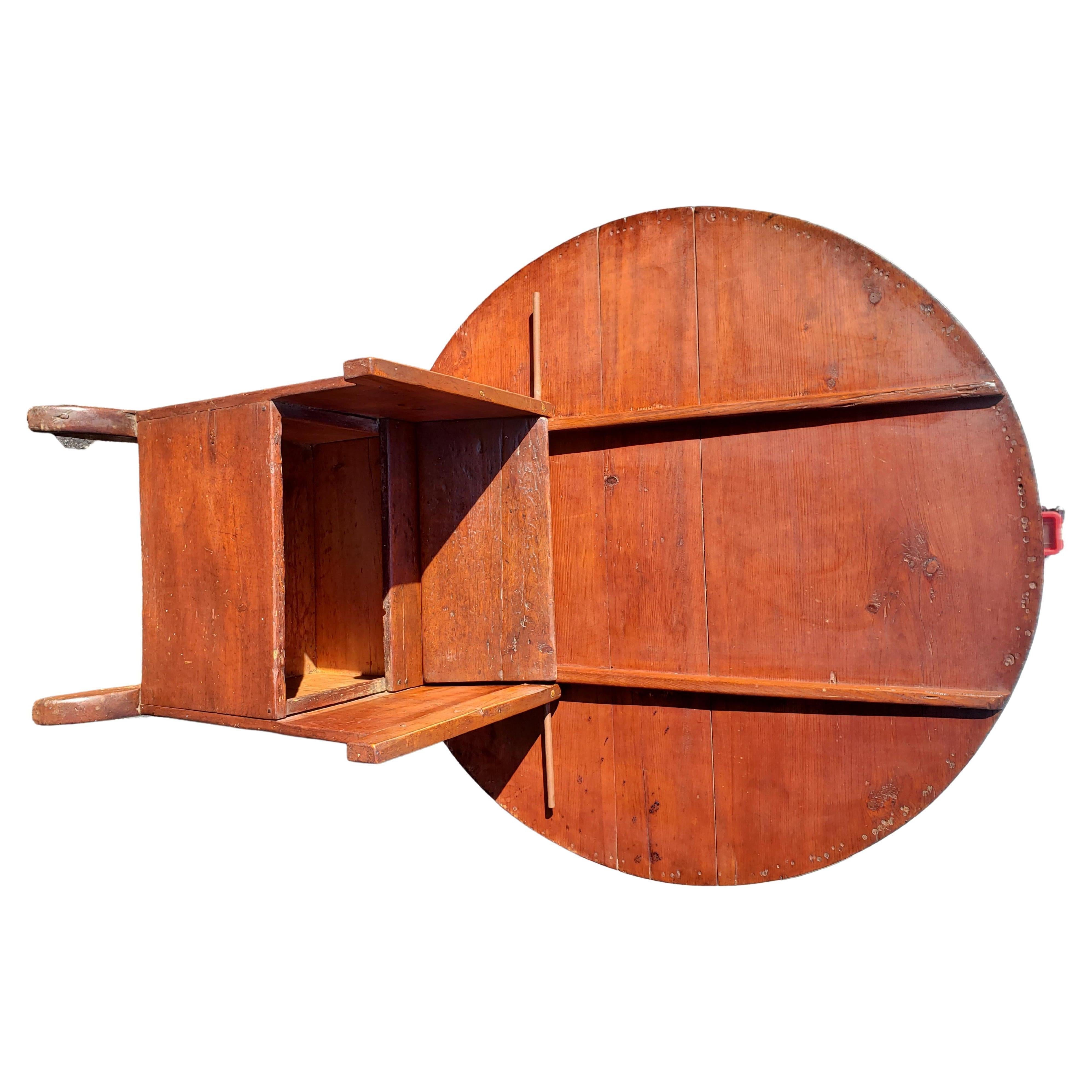 Travail du bois Table de chaise en chêne à plateau basculant des années 1700 avec rangement en vente