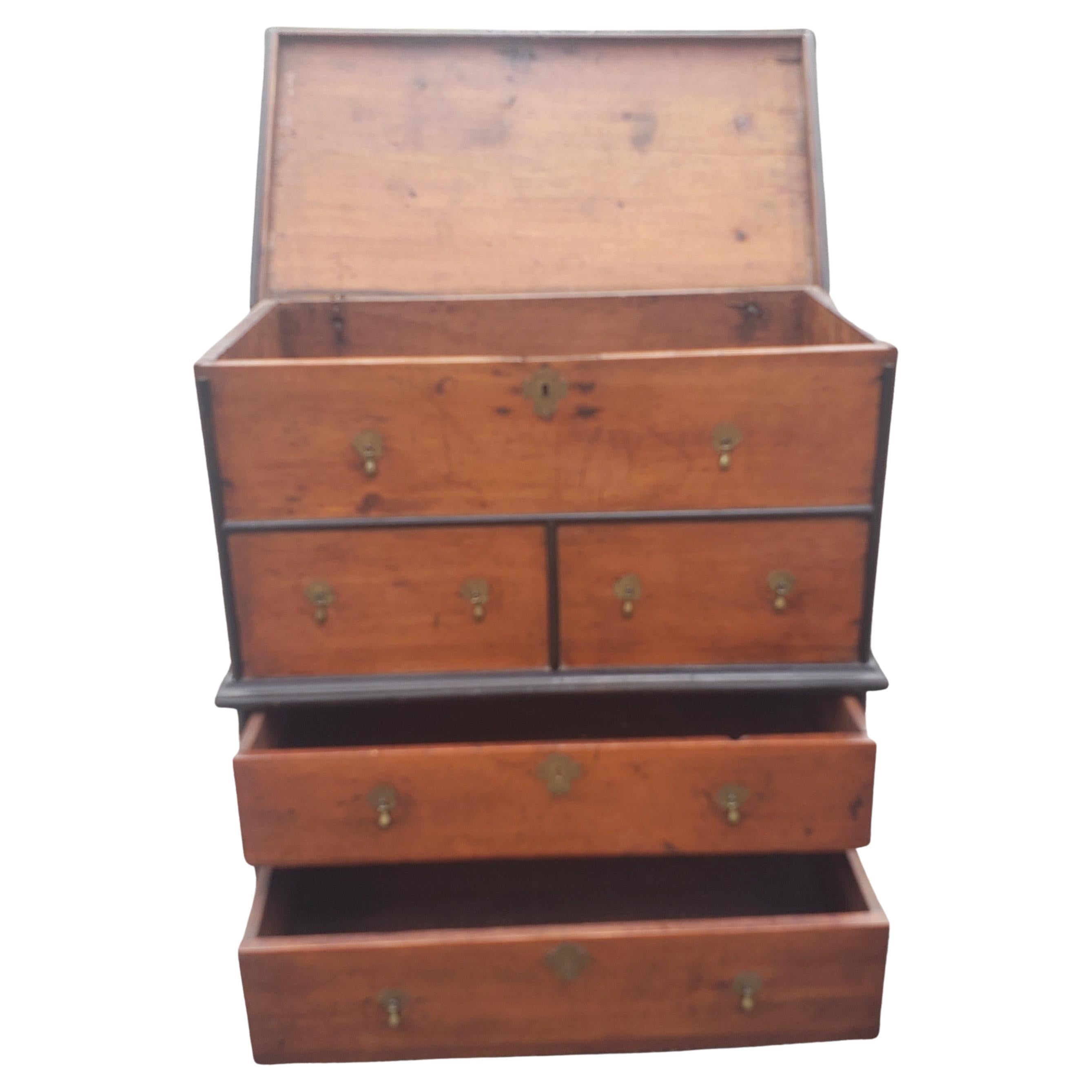 1700s William & Mary Partially Ebonized Pine Blanket Chest of Drawers In Good Condition For Sale In Germantown, MD