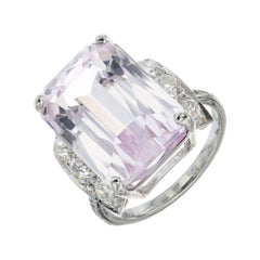 Bague cocktail Art déco en or et platine avec kunzite de 17,01 carats et diamants