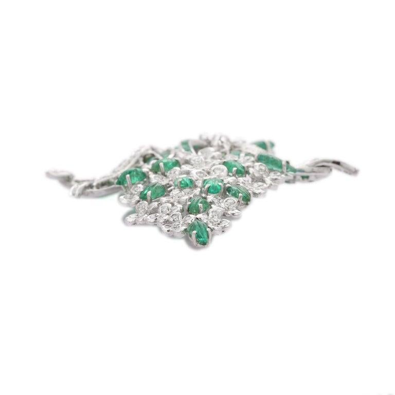 17.02 CT Emerald 2.51 CTW Diamond Flower Brooch Gift in 18k Solid White Gold For Sale 1