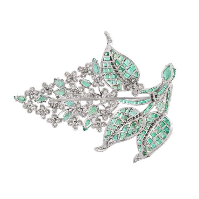 17.02 CT Emerald 2.51 CTW Diamond Flower Brooch Gift in 18k Solid White Gold For Sale 2
