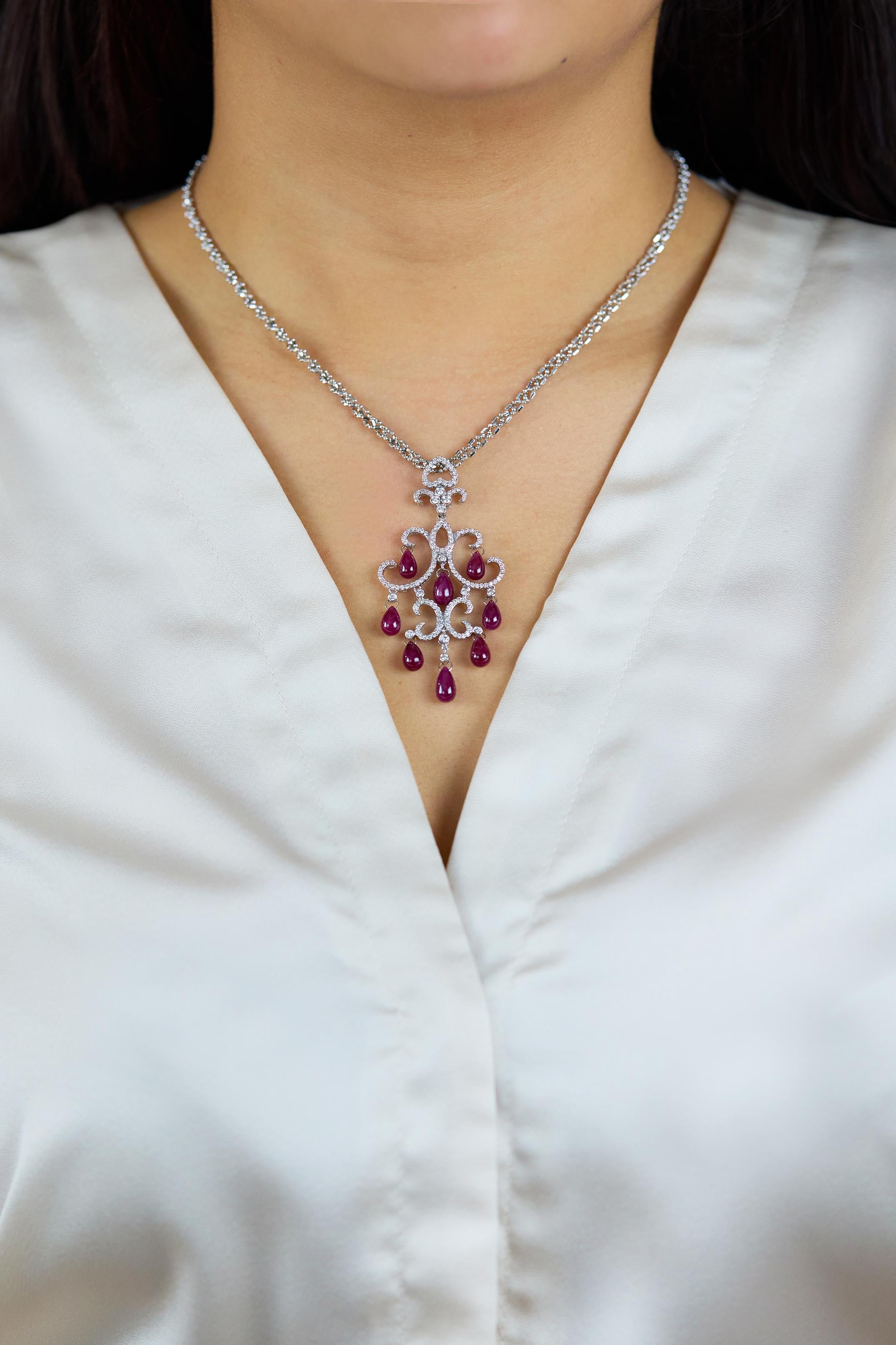 17.05 Carat Pear Shape Cabochon Ruby & Diamond Chandelier Necklace In Excellent Condition For Sale In New York, NY