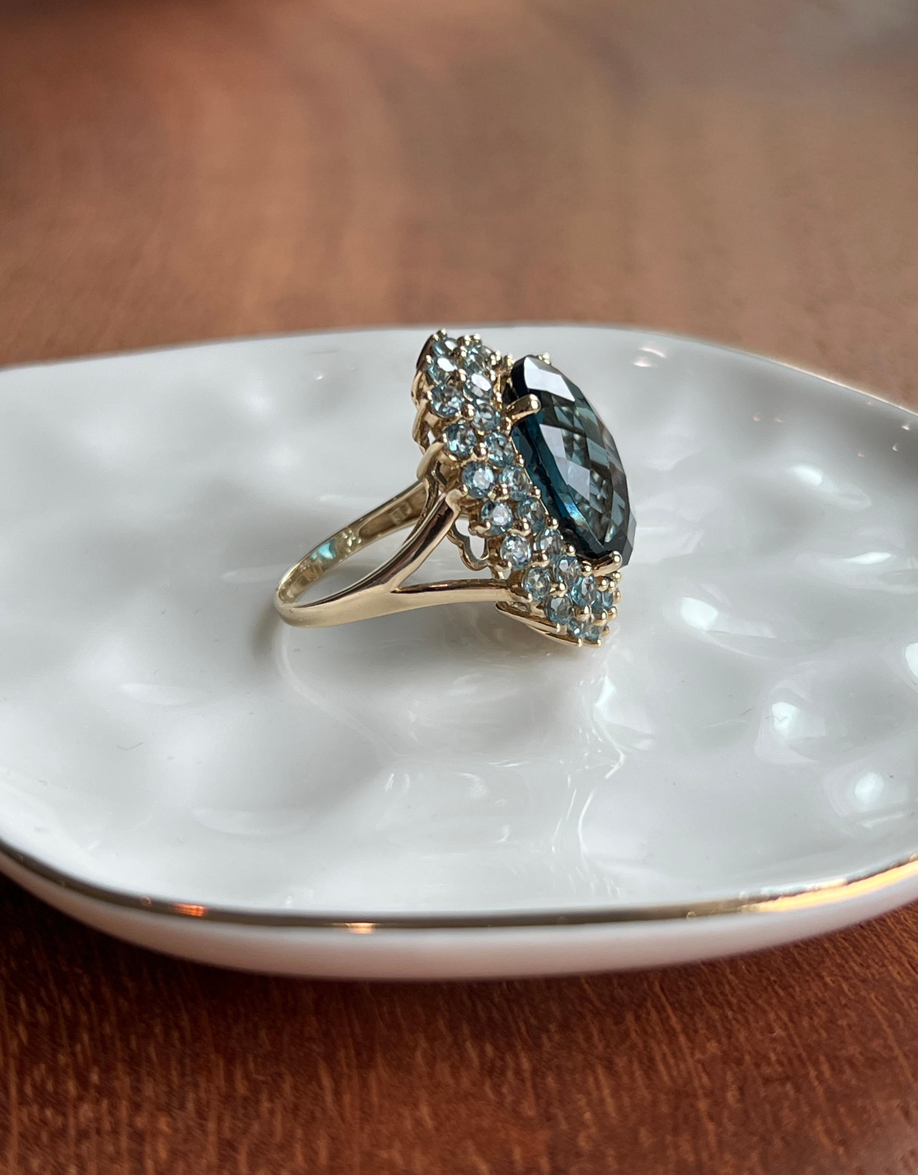 17.07 Carat London Blue Checkerboard Cut Topaz and Yellow Gold Cocktail Ring For Sale 1