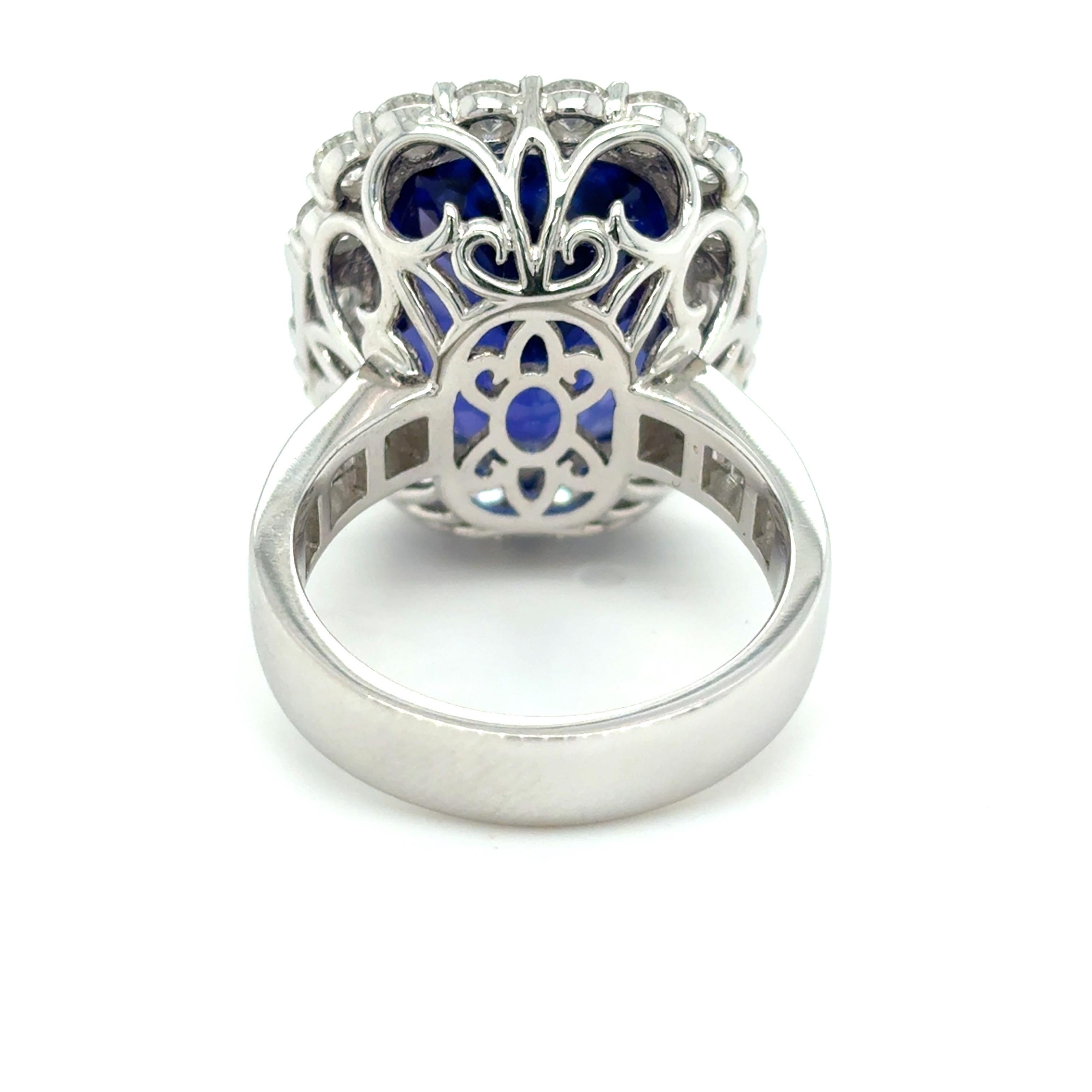17,09 Karat Cushion Cut Tansanit Diamant Cocktail Ring im Angebot 3