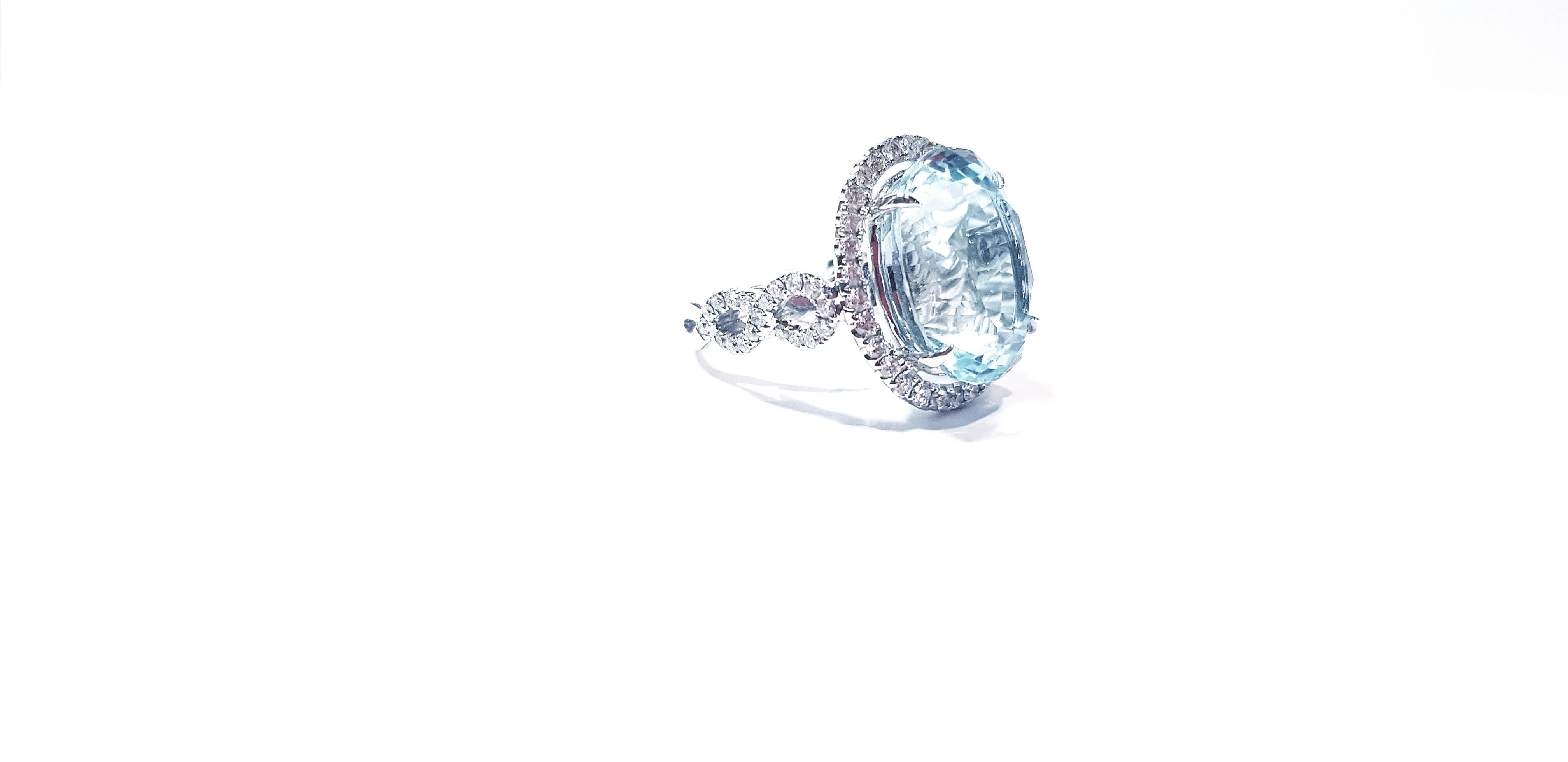 Superb quality rare Aquamarine and diamond cocktail ring in 18ct white gold.
An exquisite one of a kind Euphoria Jewels creation; a delicate balance between old-world charm and cutting-edge modern contemporary design.
Euphoria Jewels only embraces