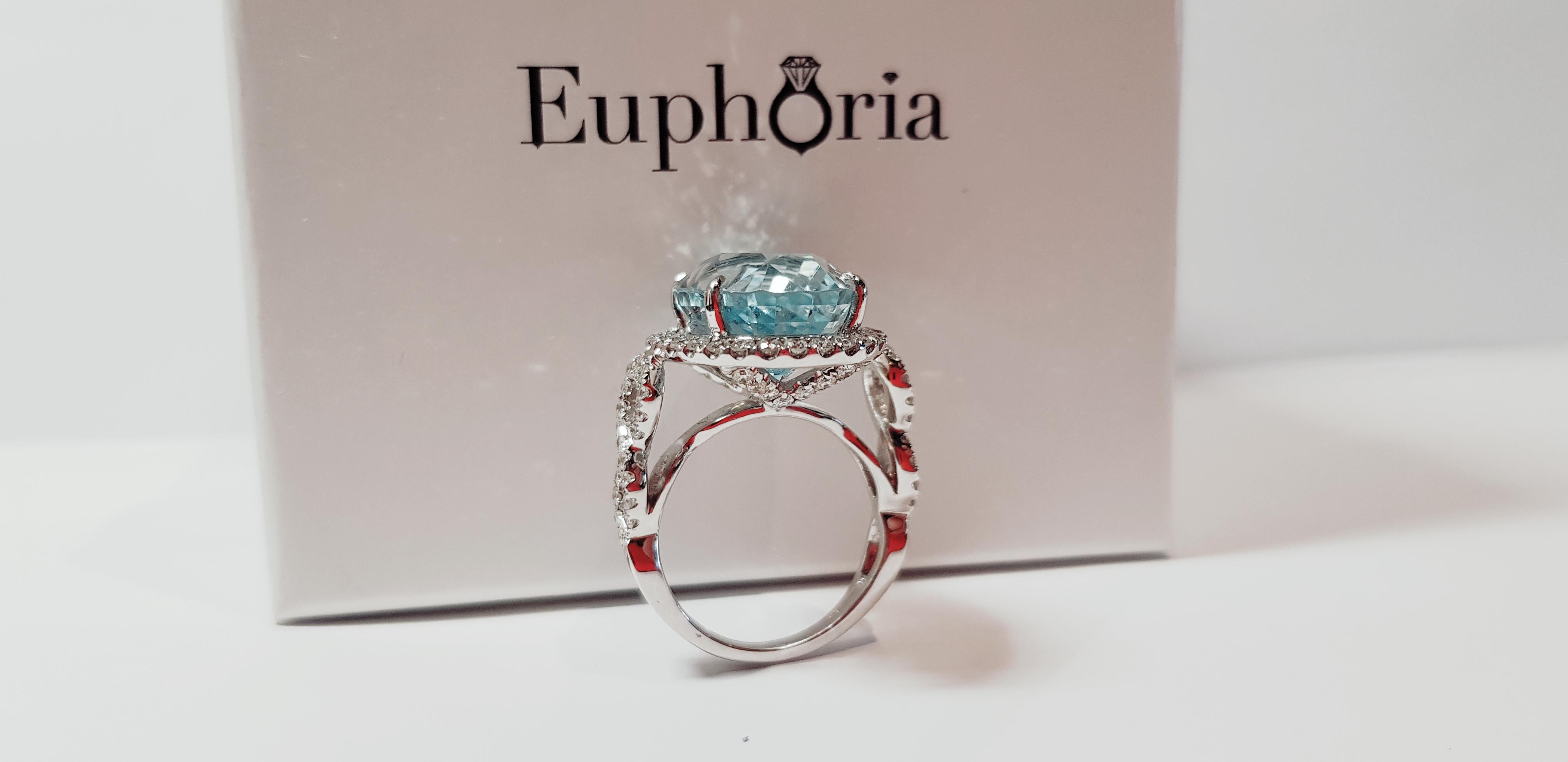 Contemporary 17.09ct Aquamarine Diamond Cocktail Ring For Sale