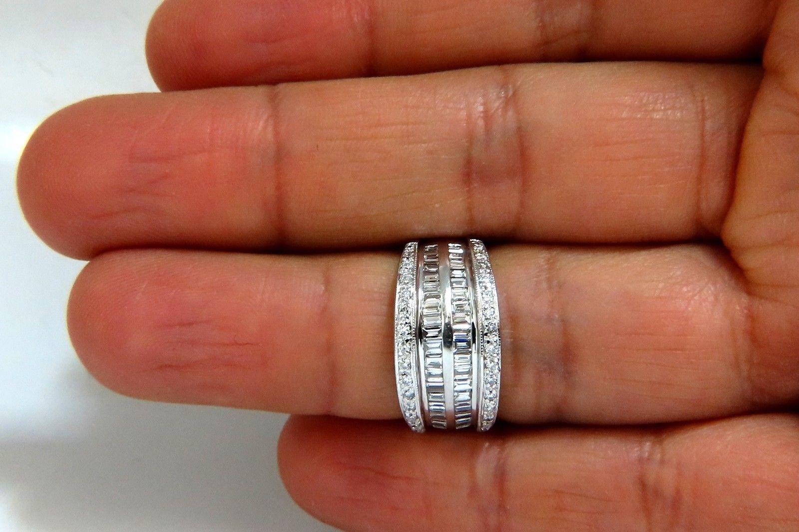 1.70ct Natural Baguette & Rounds Diamonds Band 18 Karat 4-row sandwich deck In New Condition For Sale In New York, NY
