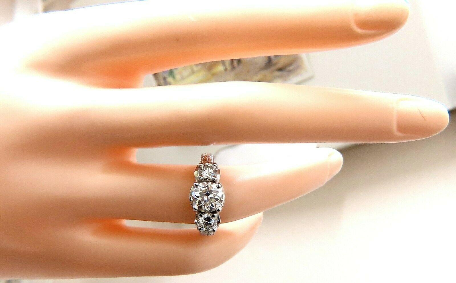 1,70 Karat natürlicher runder Diamant Verlobungsring Classic Drei 14 Karat im Zustand „Neu“ im Angebot in New York, NY