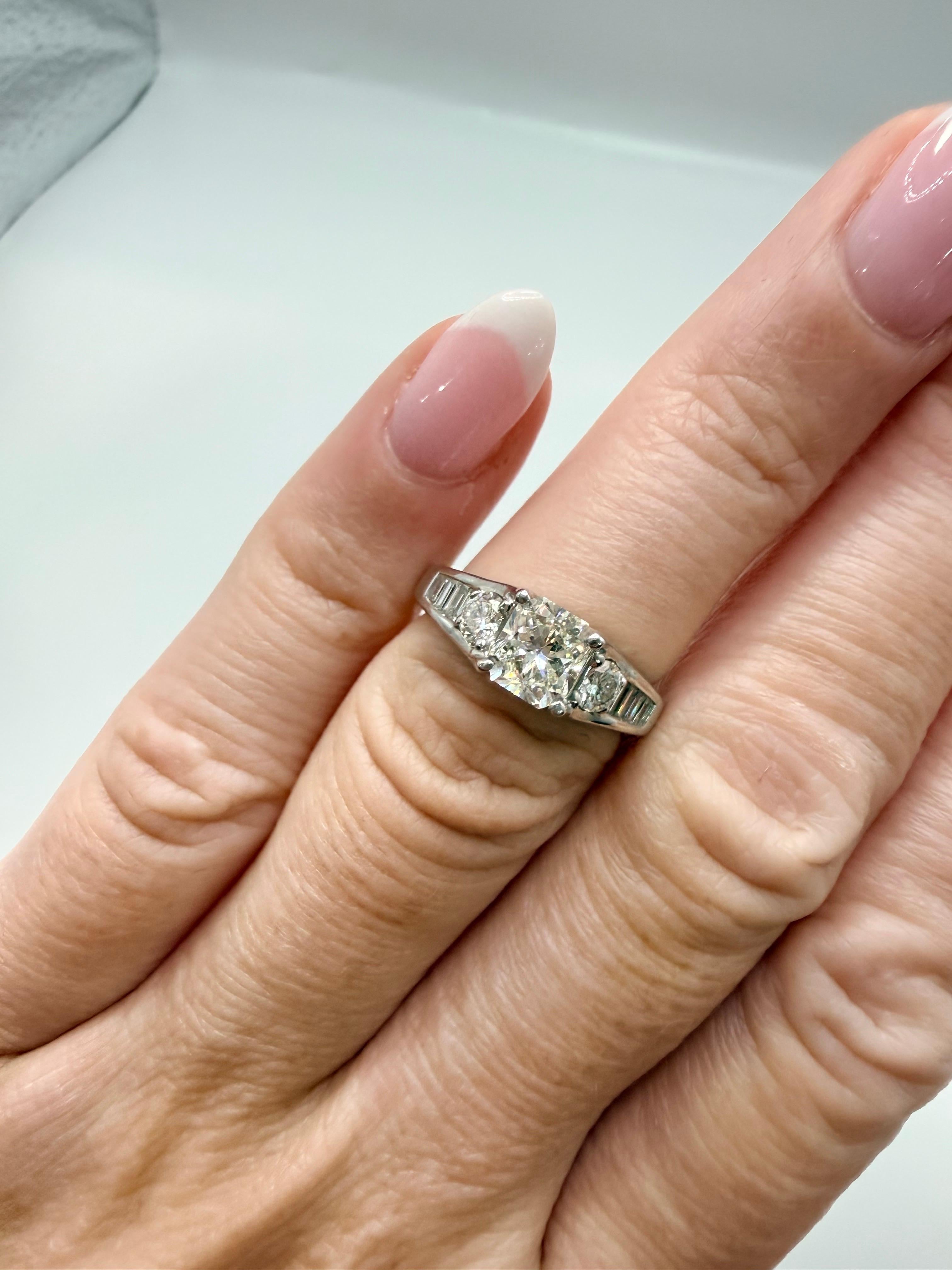 1.70ct Bague de fiançailles en diamant carré Bague moderne en or 18KT Neuf - En vente à Boca Raton, FL