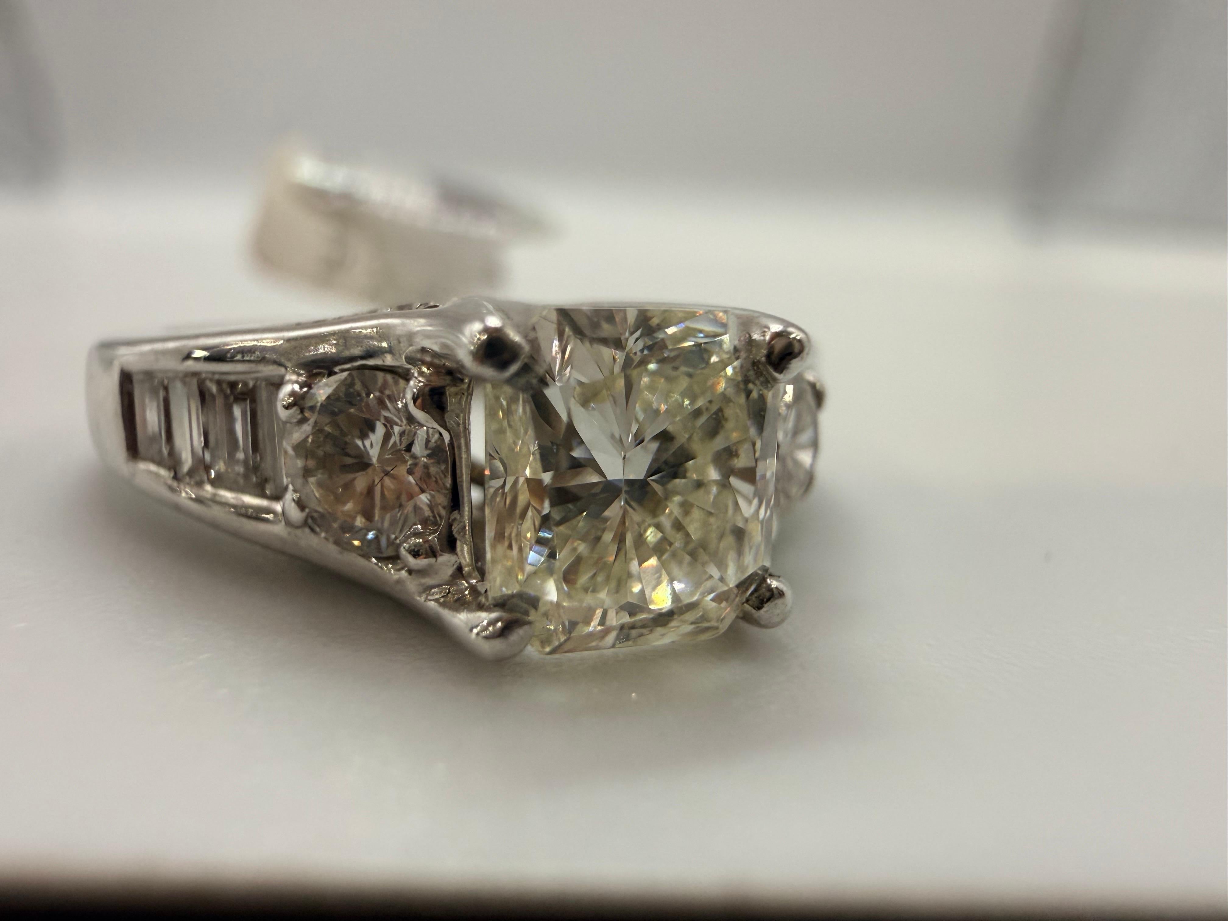 1.70ct Bague de fiançailles en diamant carré Bague moderne en or 18KT Unisexe en vente