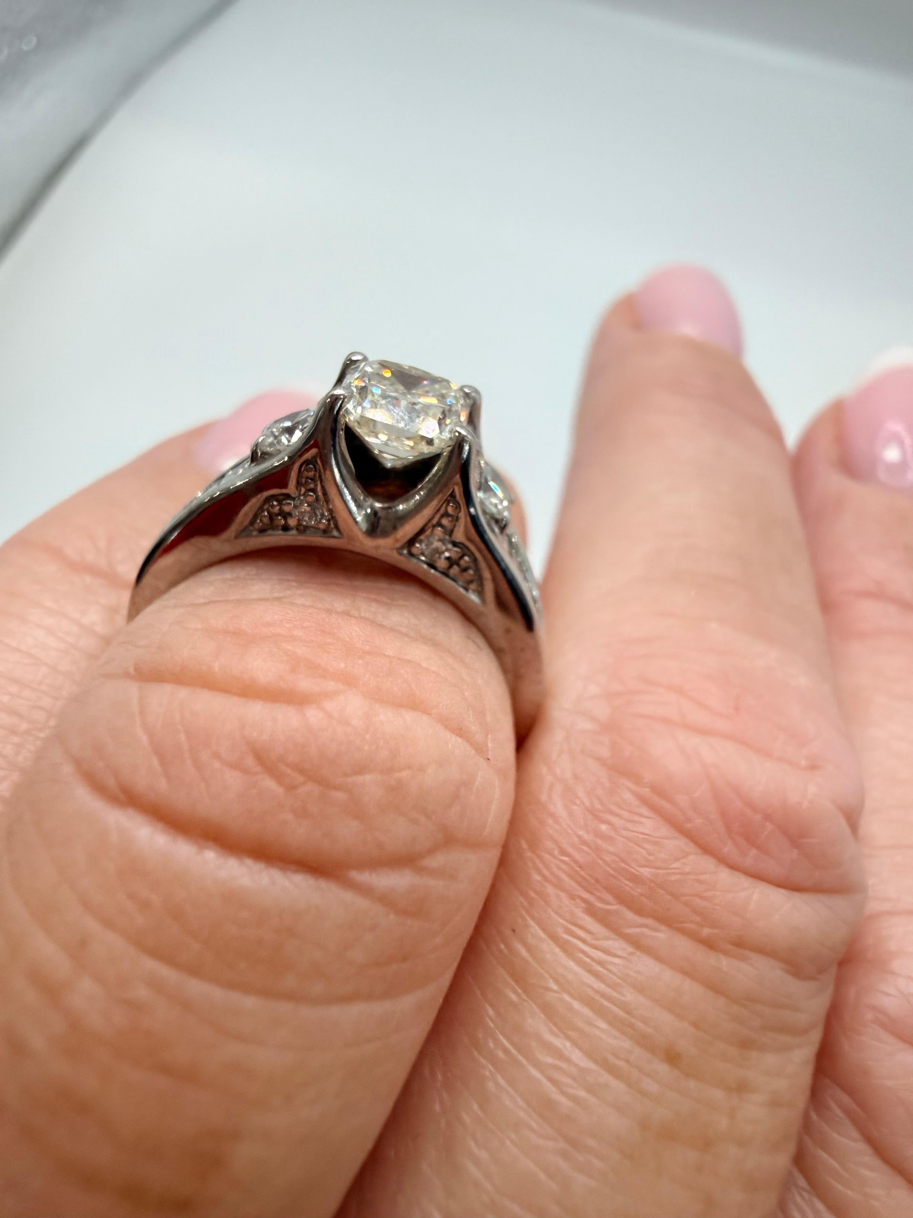 1.70ct Bague de fiançailles en diamant carré Bague moderne en or 18KT en vente 1