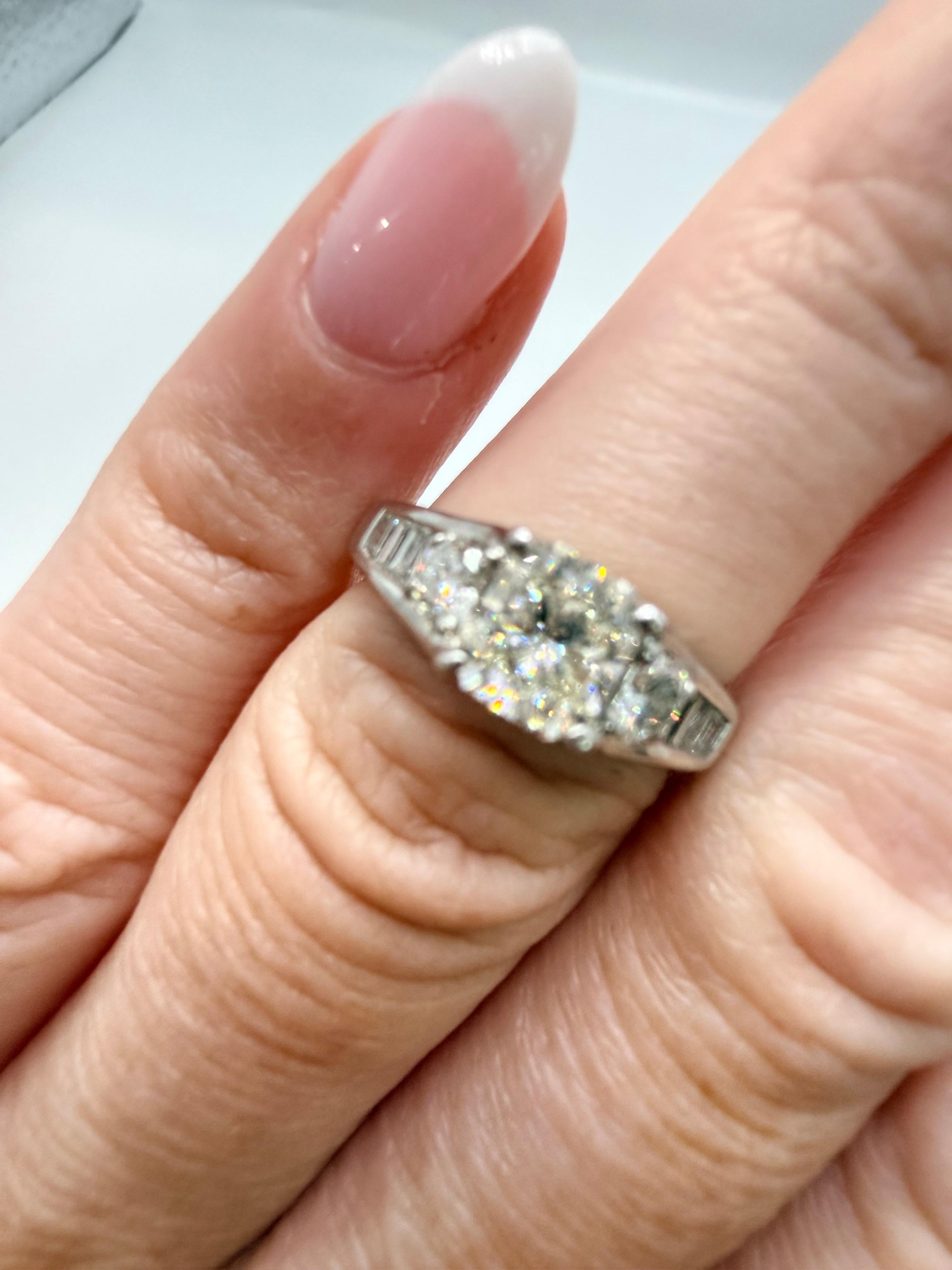 1.70ct Bague de fiançailles en diamant carré Bague moderne en or 18KT en vente 4