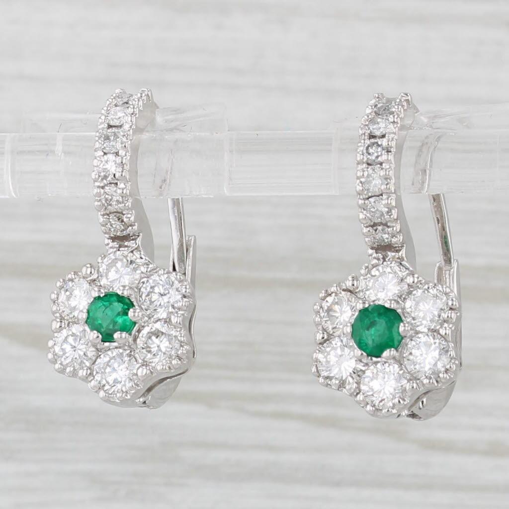Orecchini a goccia con diamante smeraldo da 1,70 carati in oro bianco 14k con chiusura a leva In condizioni buone in vendita a McLeansville, NC