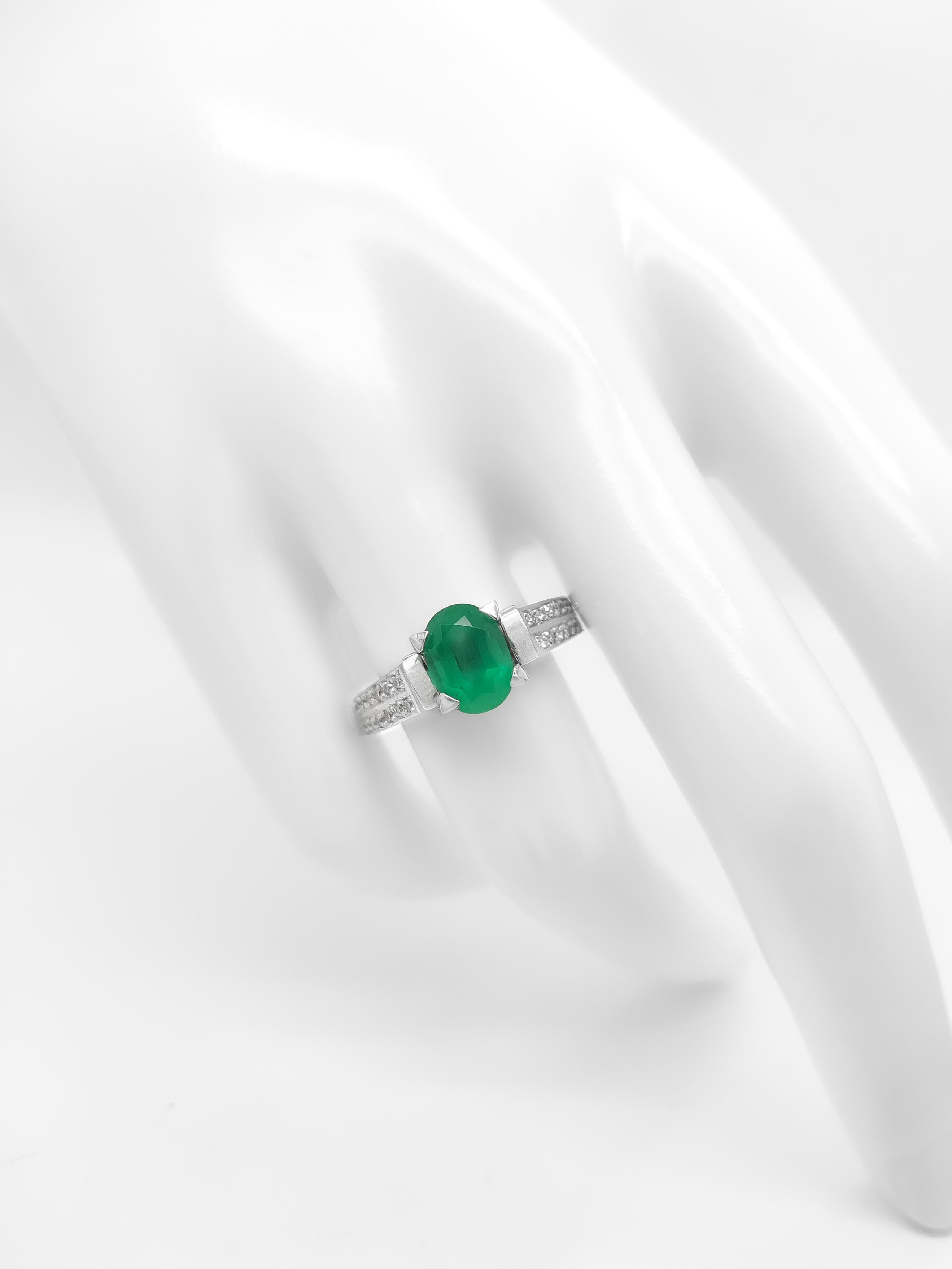 Women's NO RESERVE 1.70CTW  Emerald and Diamond 14K white Gold Ring For Sale