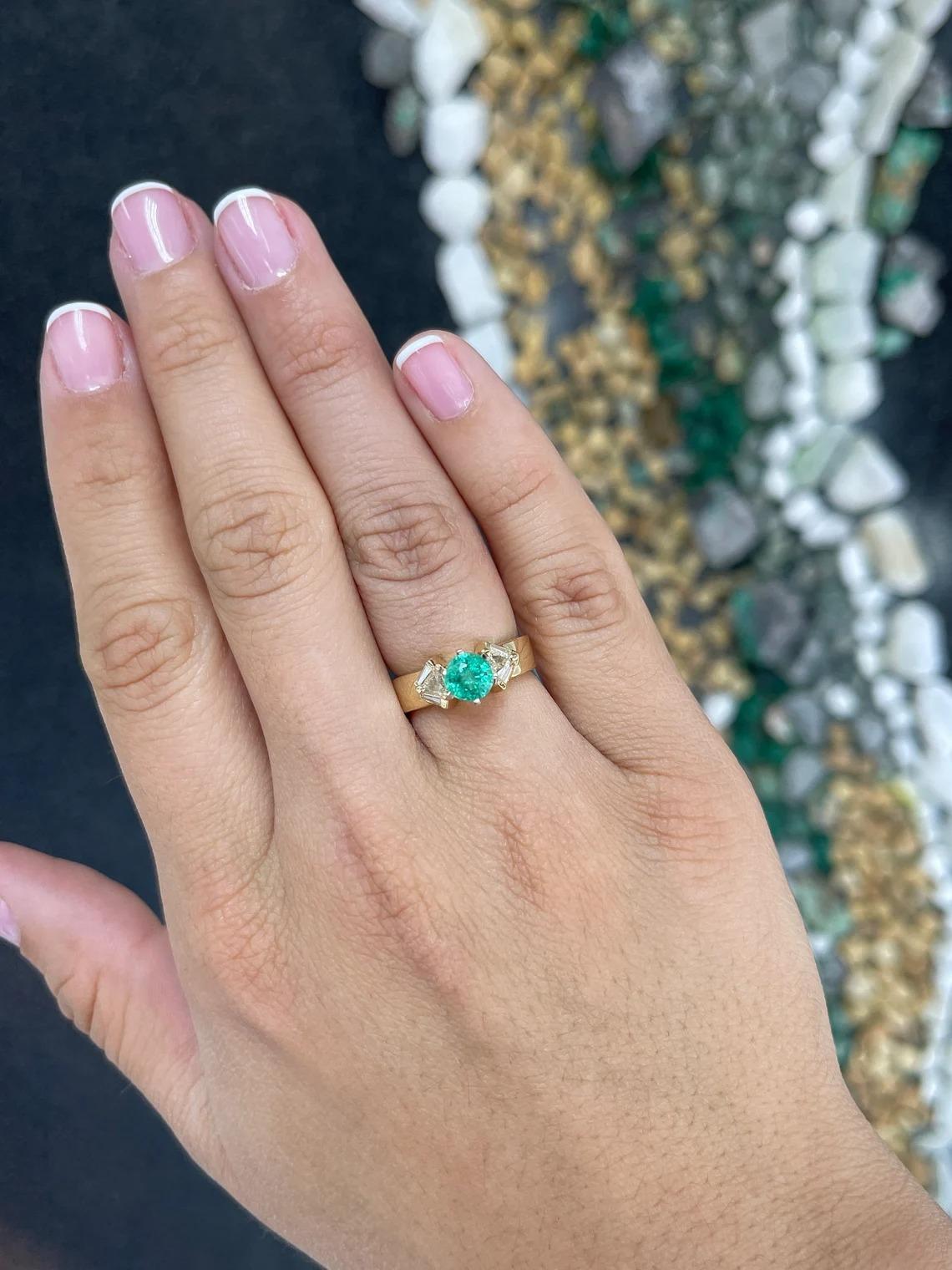 1.70tcw 14K Natural Round Cut Emerald & Trillion & Tapered Baguette Diamond Ring For Sale 2