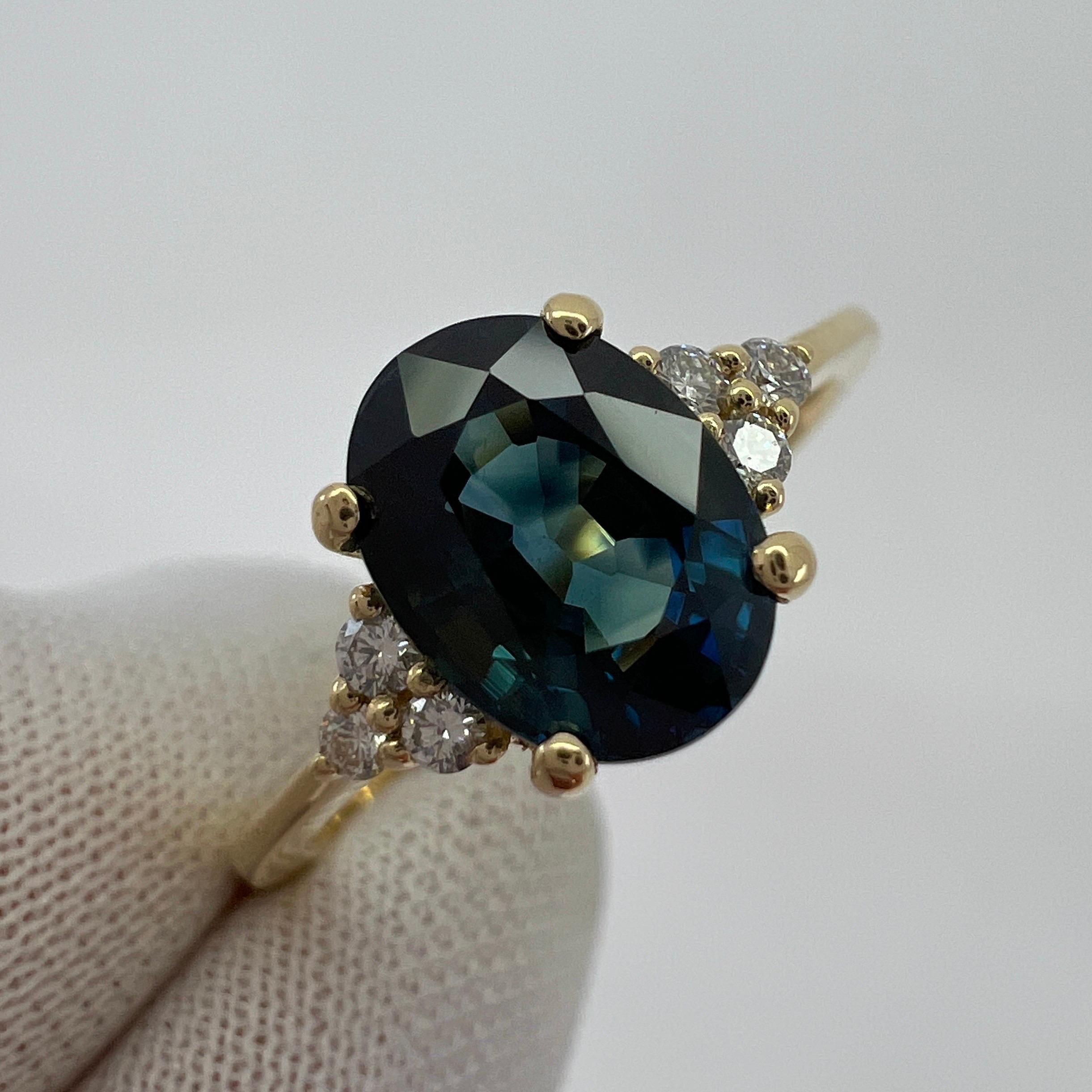 1.71 Carat Deep Teal Blue Oval Cut Sapphire & Diamond 18k Yellow Gold Ring In New Condition In Birmingham, GB