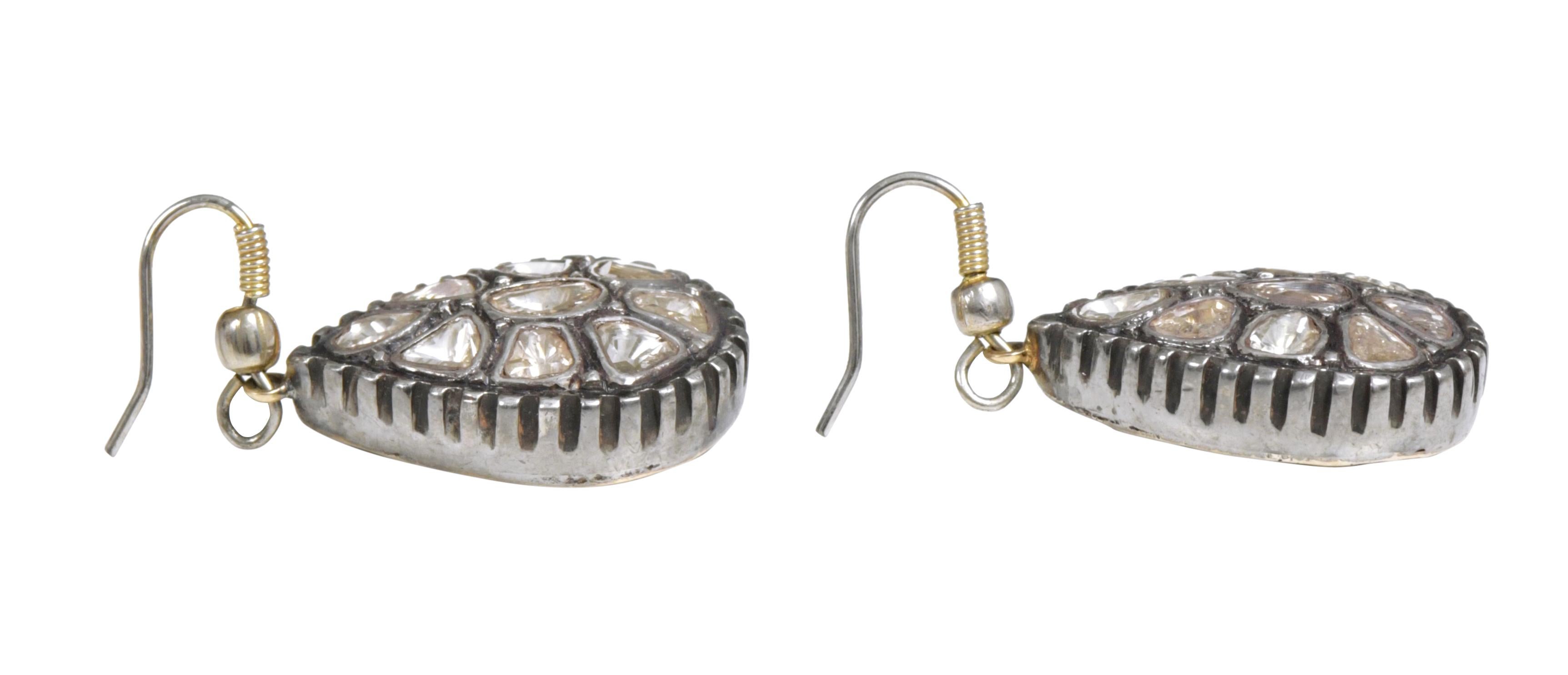1.71 Carat Diamond Teardrop Earrings in Art-Deco Style In New Condition For Sale In Jaipur, IN
