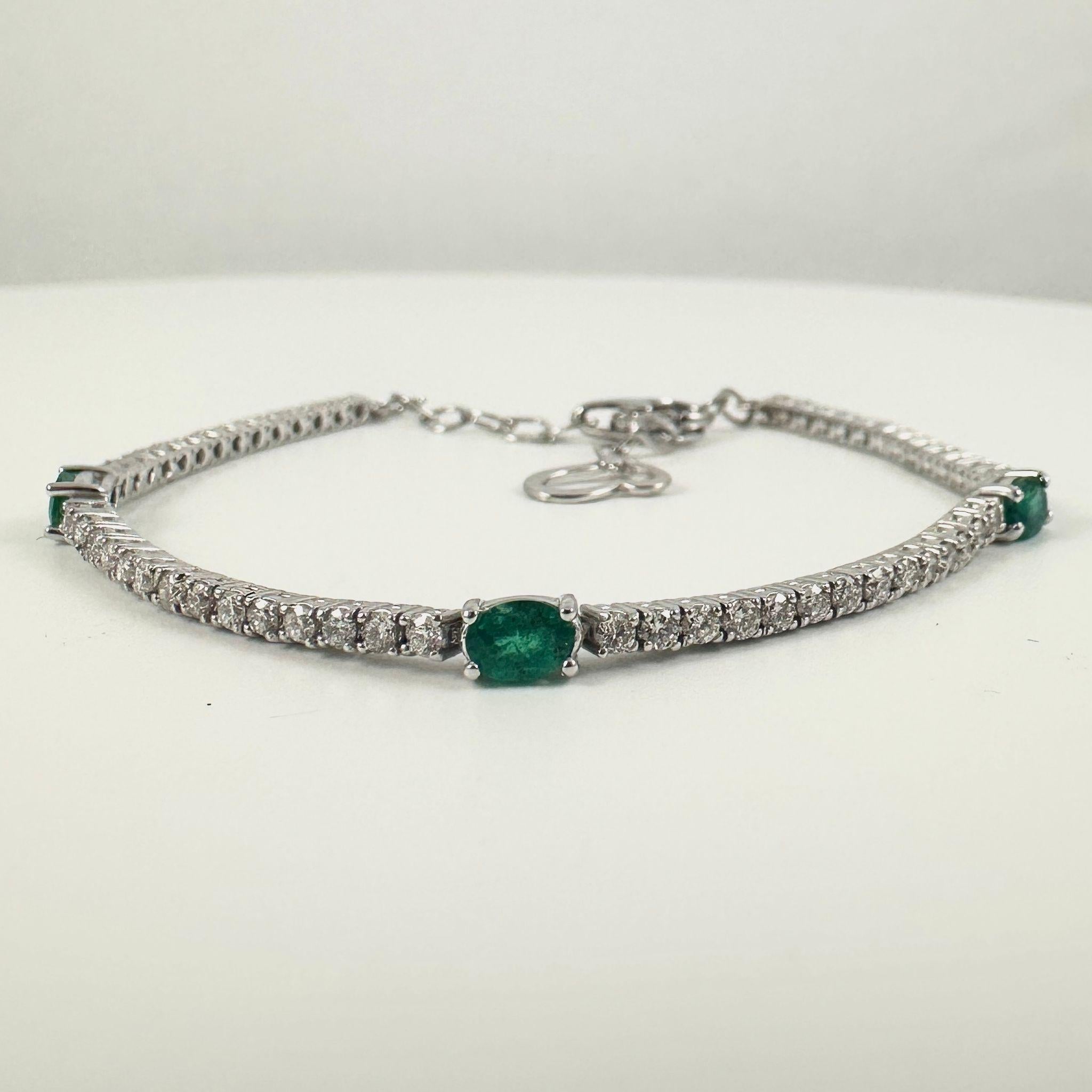 Bracciale regolabile con smeraldo e diamante da 1,71 carati in oro bianco 14K in vendita 2