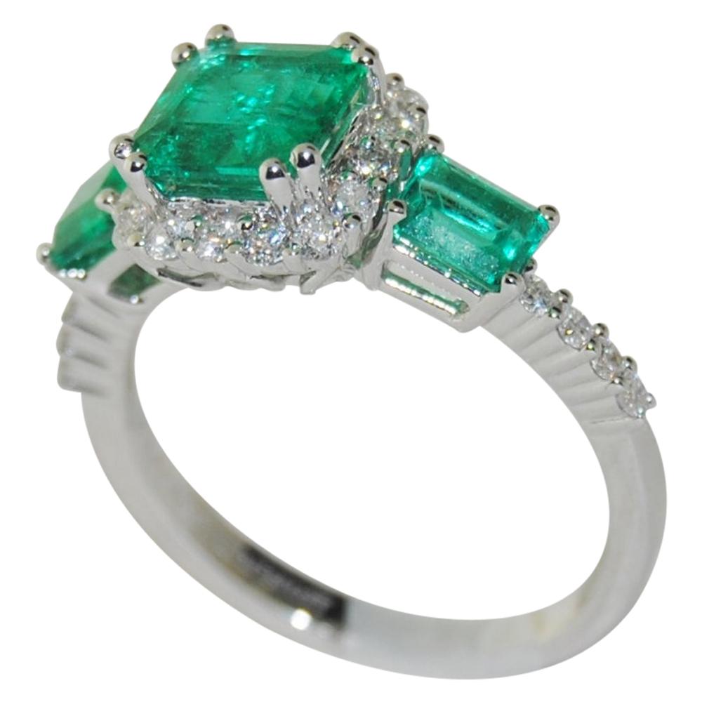 1.71 Carat Emerald and Diamond Ring in 18 Karat Gold For Sale