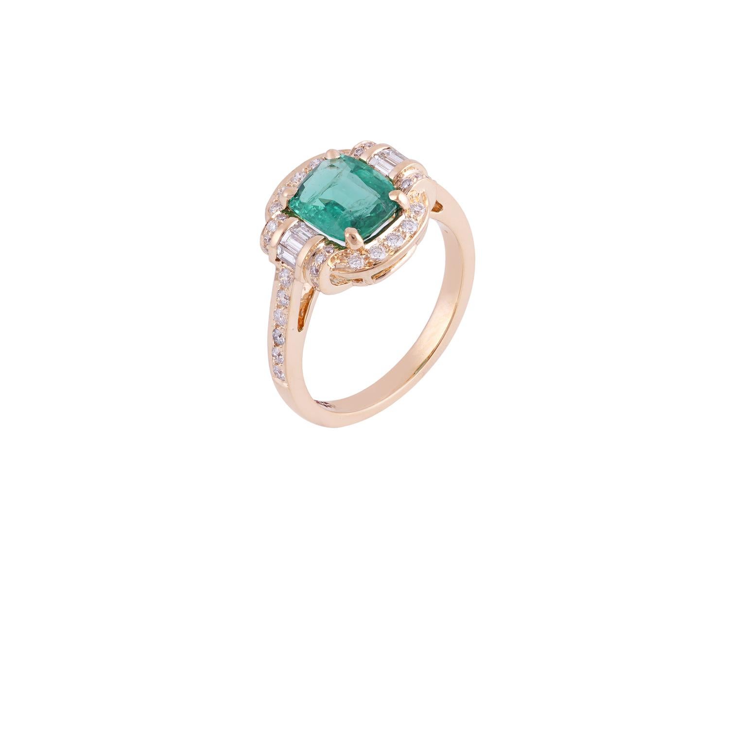 1.71 Karat Smaragd-Diamant-Ring in 18 Karat Gelbgold beschlagen (Zeitgenössisch) im Angebot