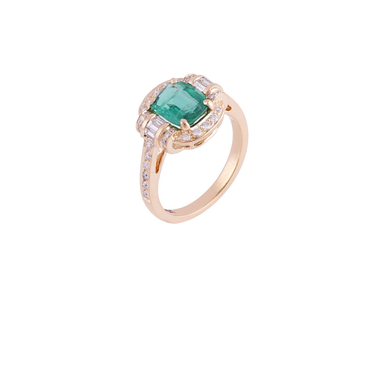 Contemporain Bague en or jaune 18 carats avec diamants et émeraude de 1,71 carat cloutée en vente
