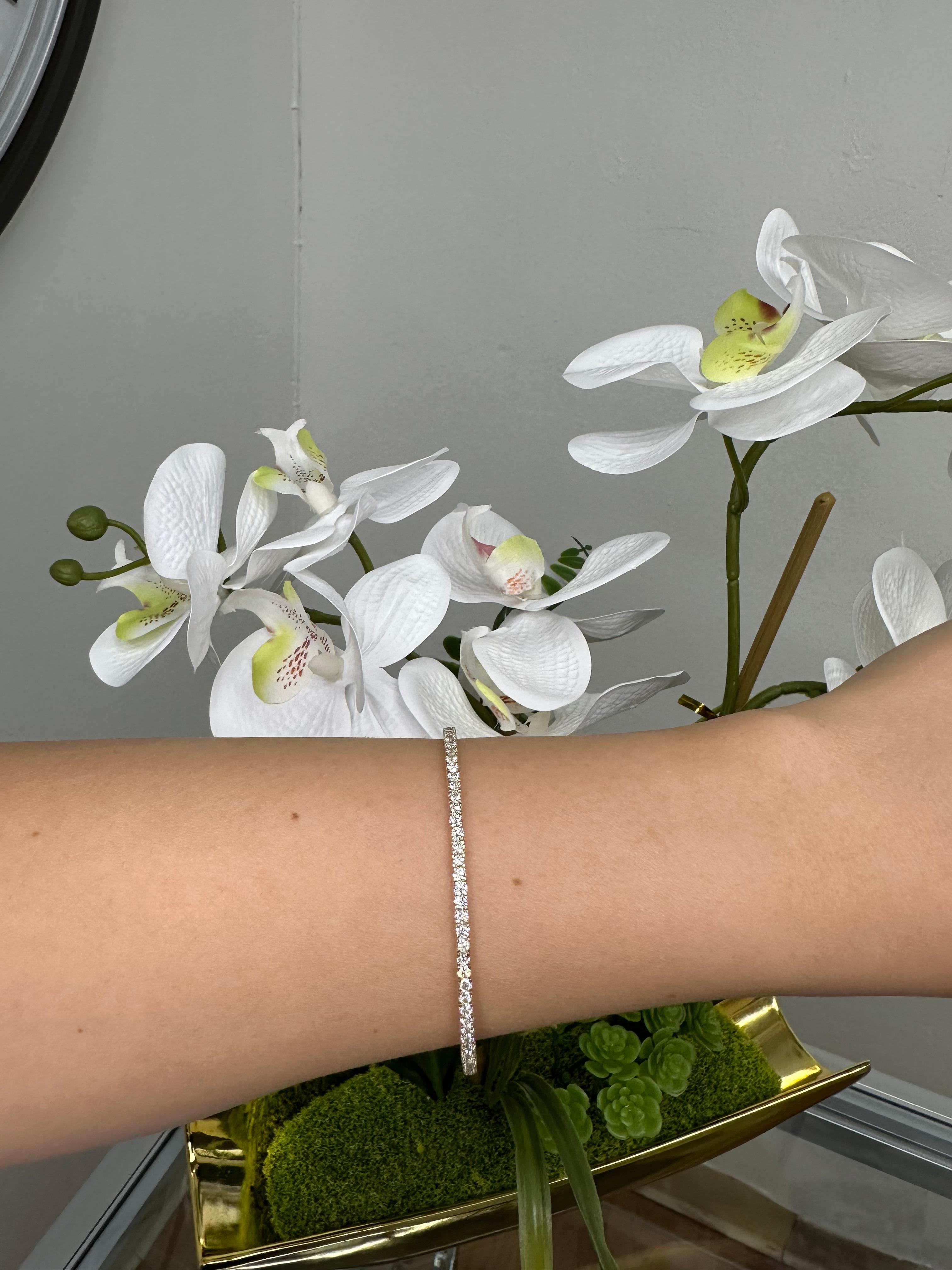This gorgeous 1.71 Carat Flexible Diamond Bangle is a must-have. The durability of this because of its flexibility is astonishing and will surely impress. This piece goes with any outfit on everyday wear or can be accompanied for a more glamorous