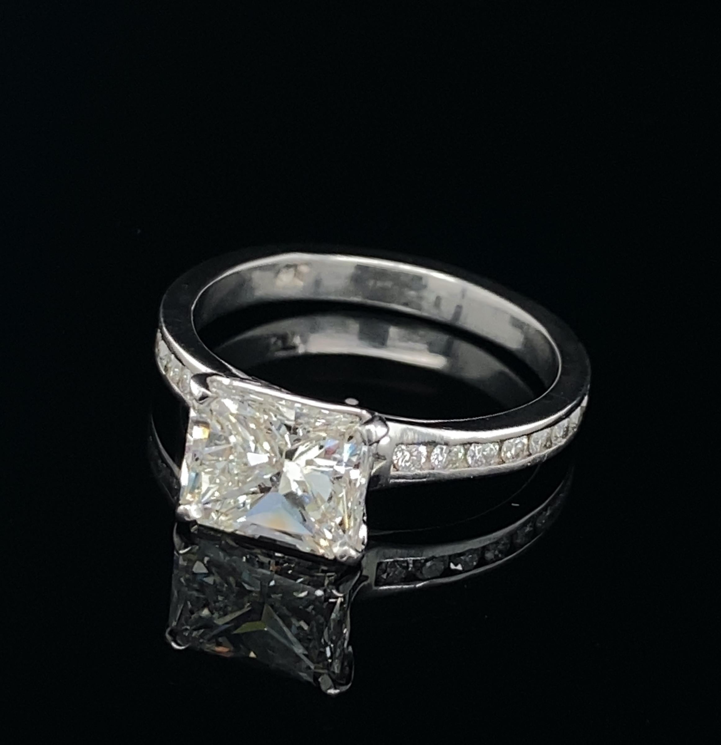 Contemporary 1.71 Carat GIA-Certified H-VS2 Radiant-Cut Diamond in Platinum Engagement Ring For Sale