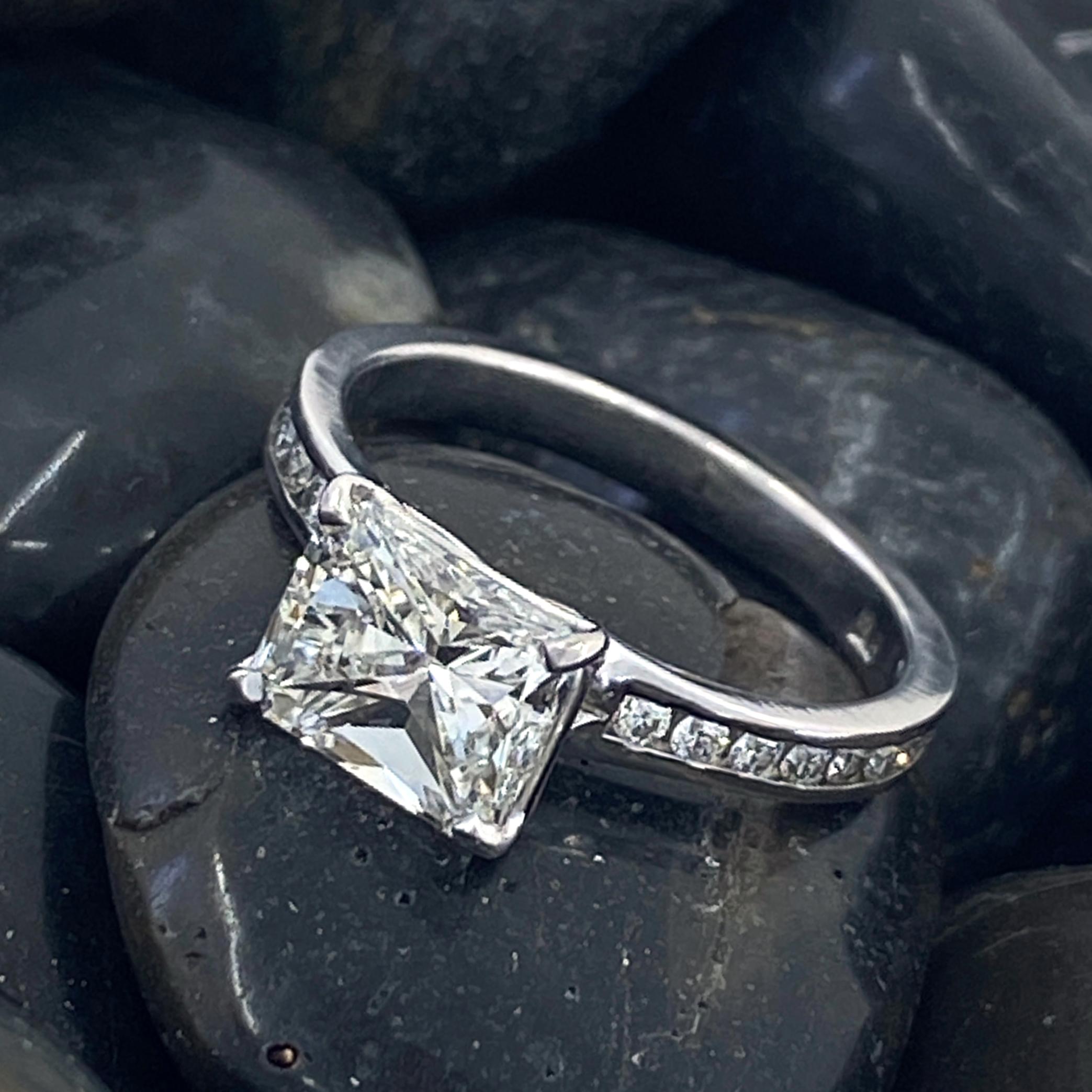 Women's or Men's 1.71 Carat GIA-Certified H-VS2 Radiant-Cut Diamond in Platinum Engagement Ring For Sale