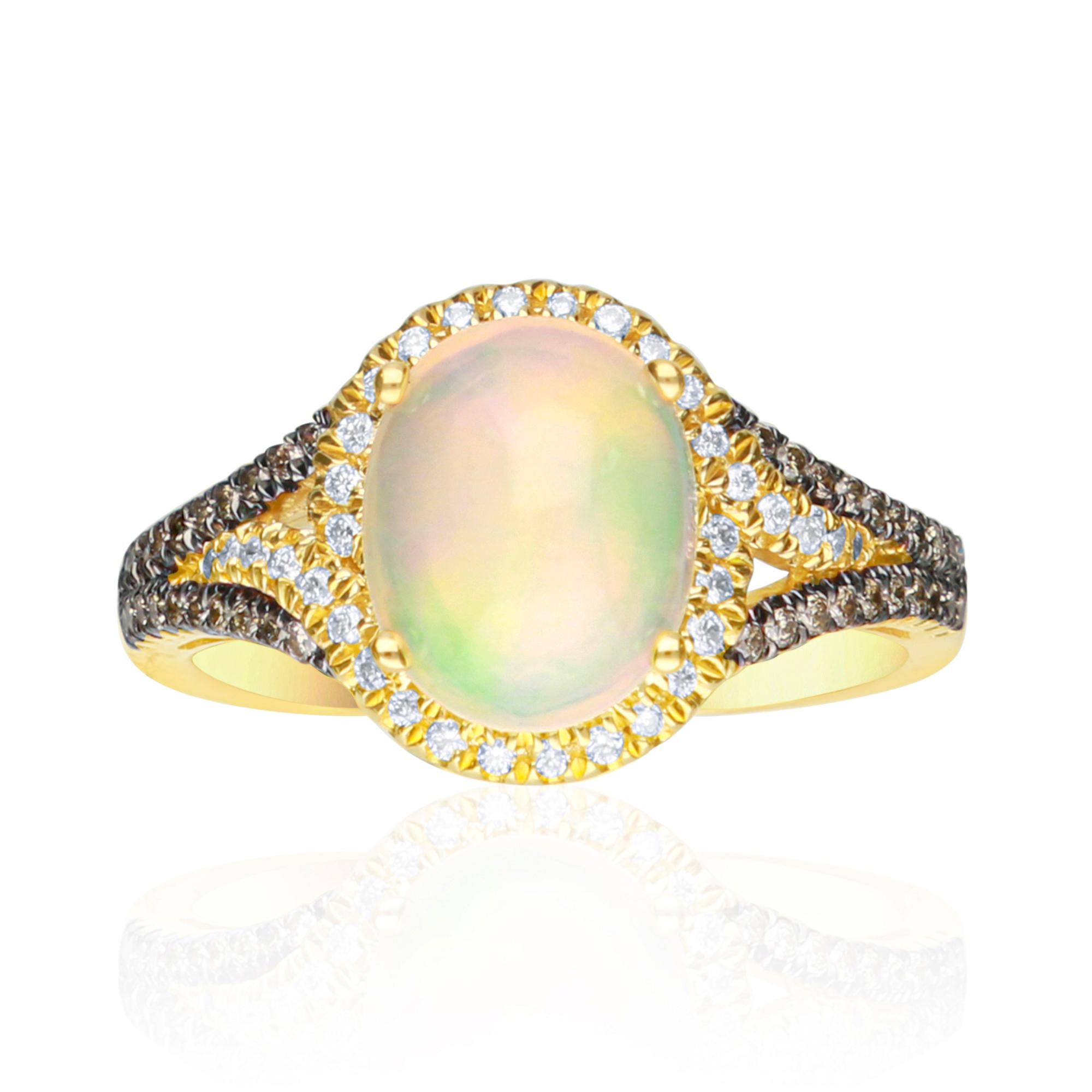 1.71 Carat Natural Opal and Diamond 14 Karat Yellow Gold Ring In New Condition For Sale In New York, NY