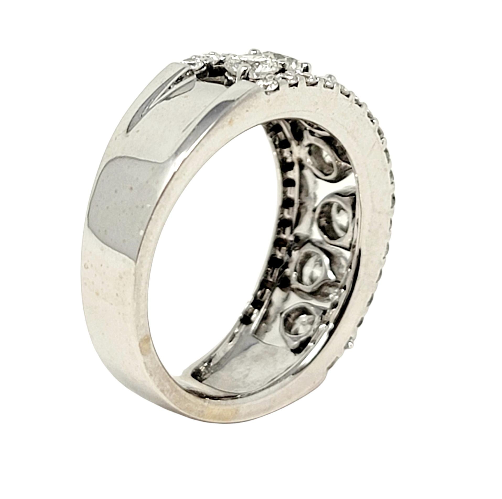 Bague à anneau à tige fendue en or 18 carats avec diamants ronds et brillants de 1,71 carat au total en vente 3