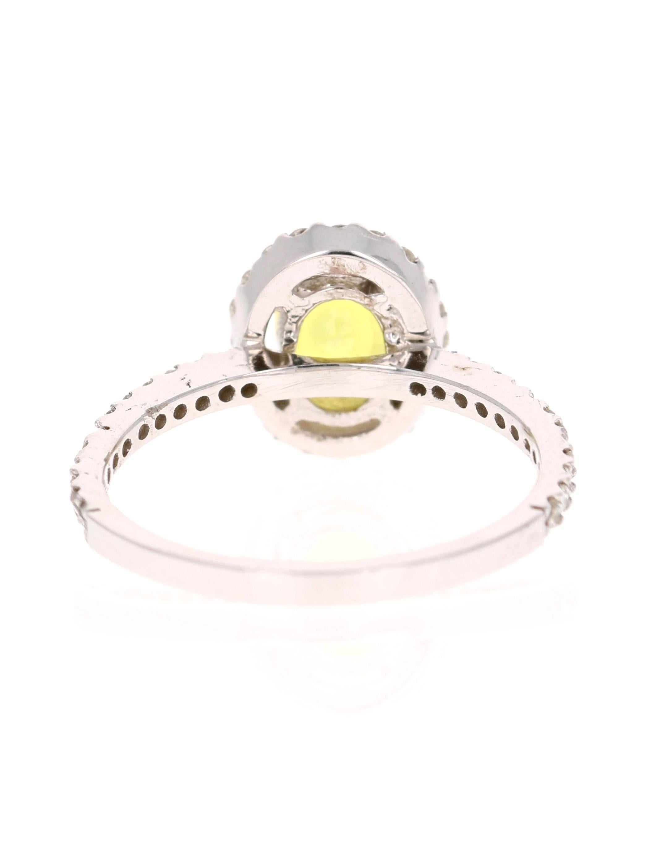 1,41 Karat gelber Saphir, Diamant-Halo-Ring, 14 Karat Weißgold (Ovalschliff) im Angebot