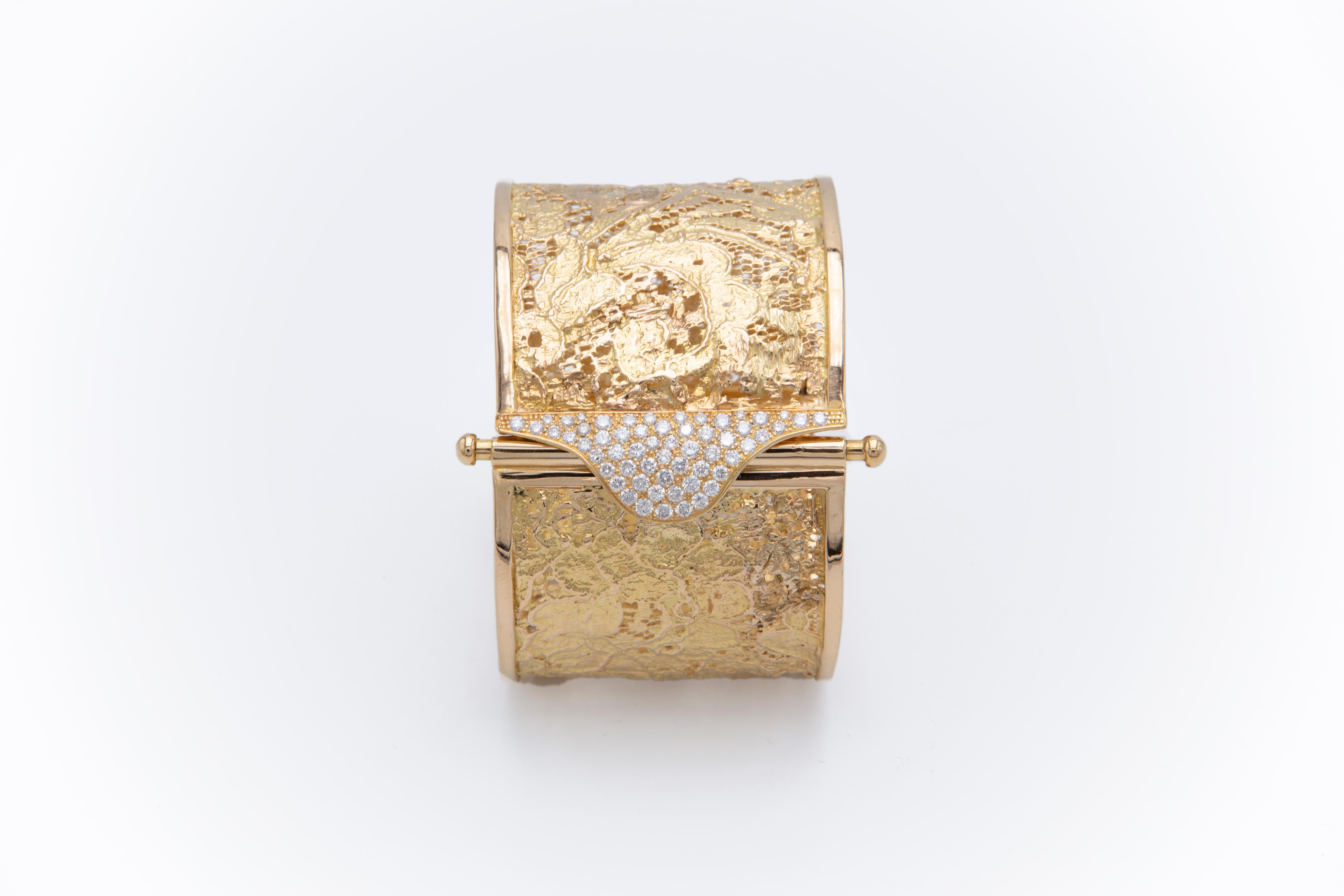 Brilliant Cut 1, 71 Carats Diamonds Cuff Bracelet in Rose Gold 