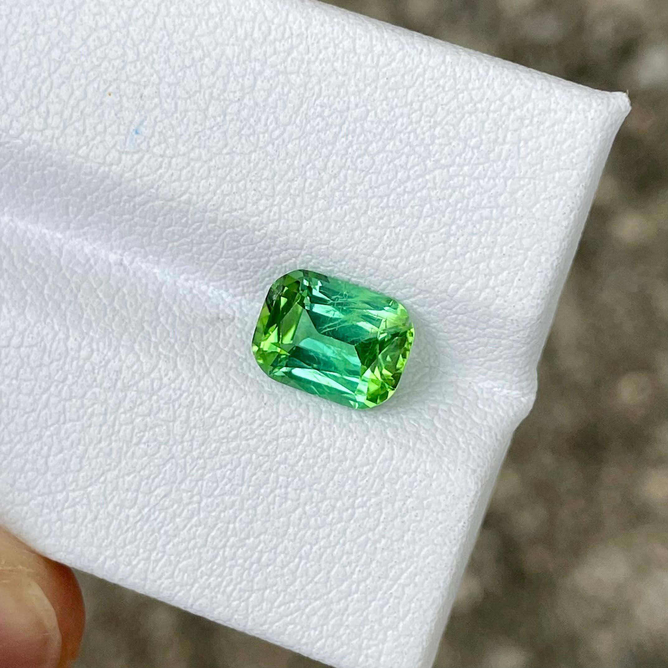 Taille coussin Pierre tourmaline afghane taille coussin vert menthe 1.71 carats en vente