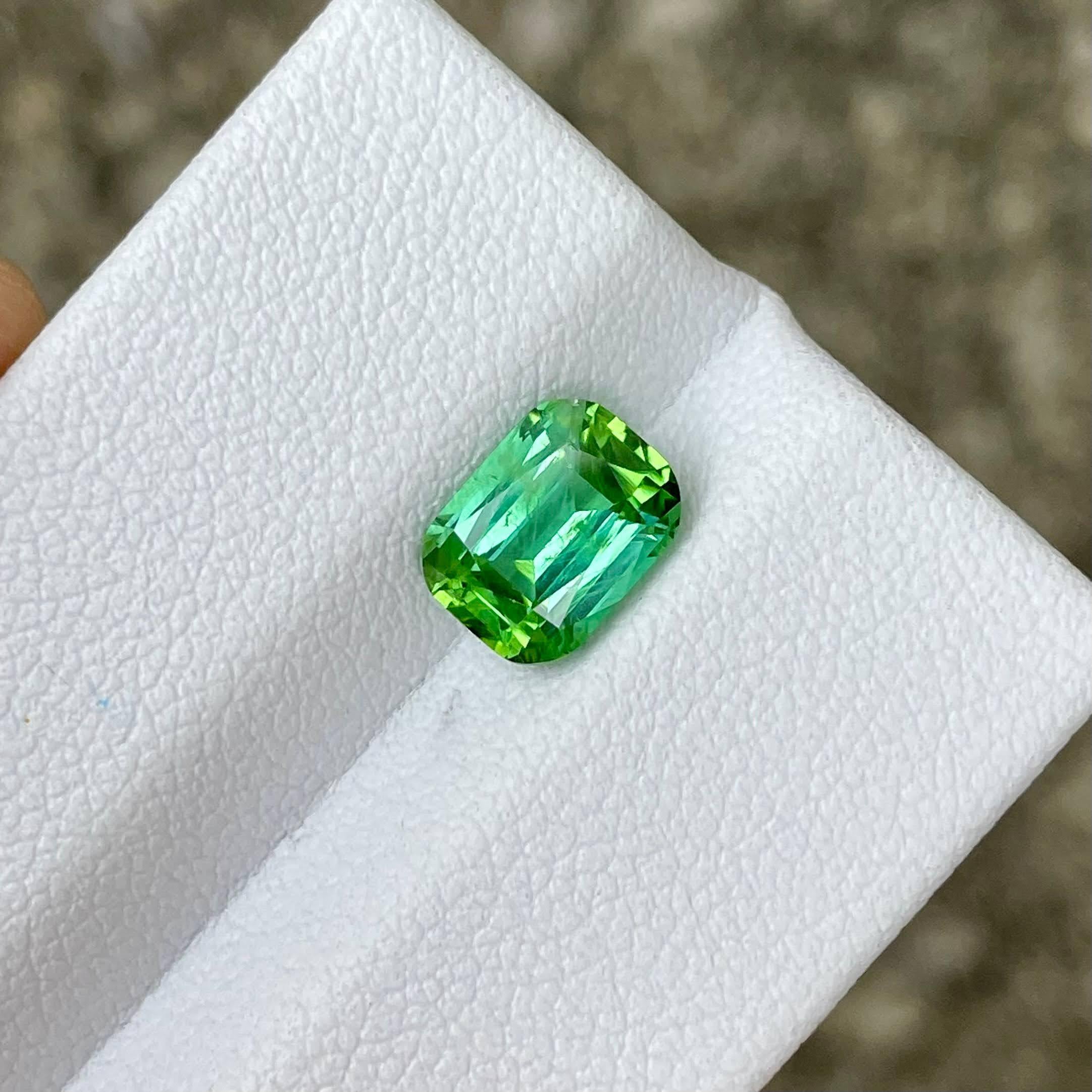 Pierre tourmaline afghane taille coussin vert menthe 1.71 carats Neuf - En vente à Bangkok, TH