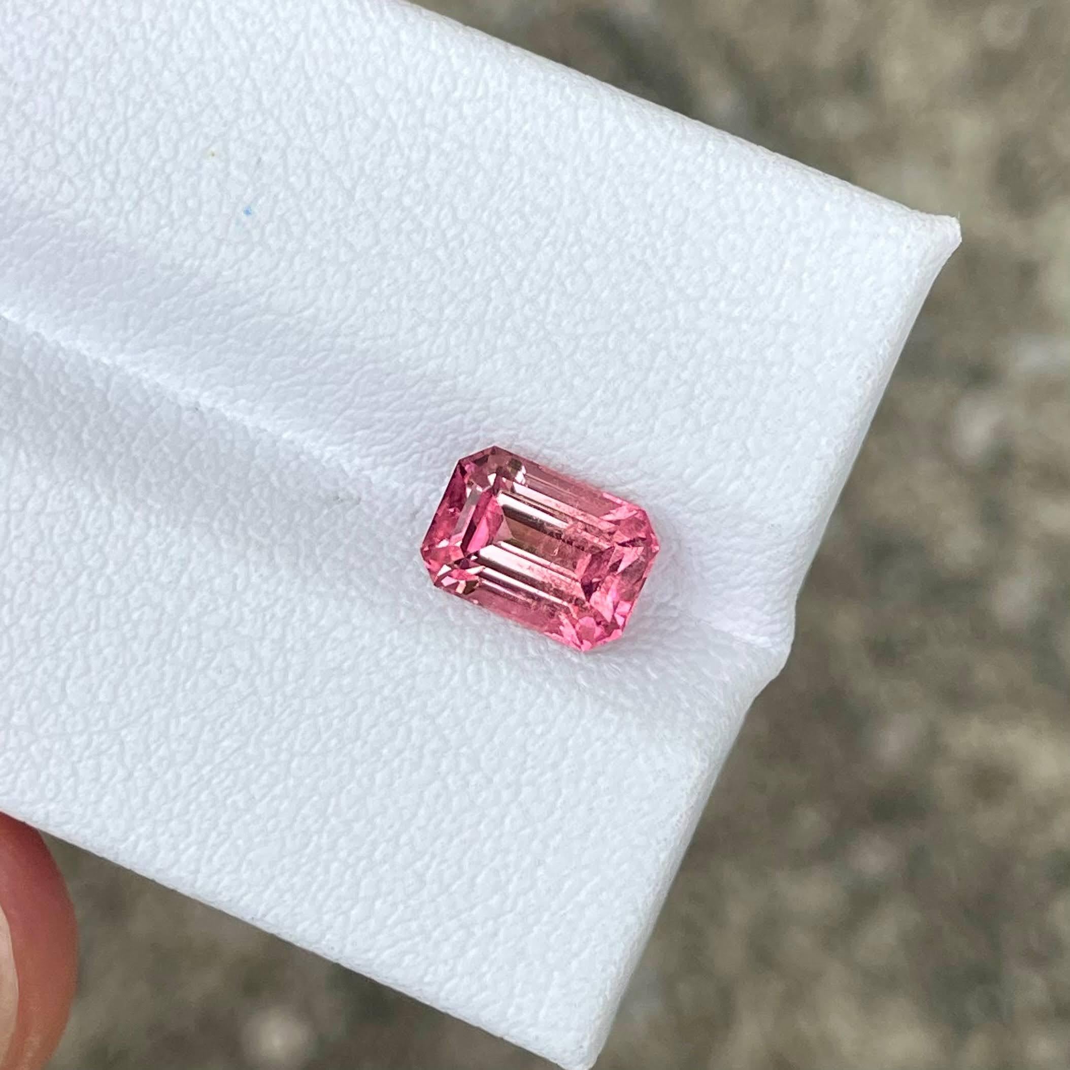 Moderne Pierre tourmaline rose bicolore taille émeraude afghane 1,71 carat en vente