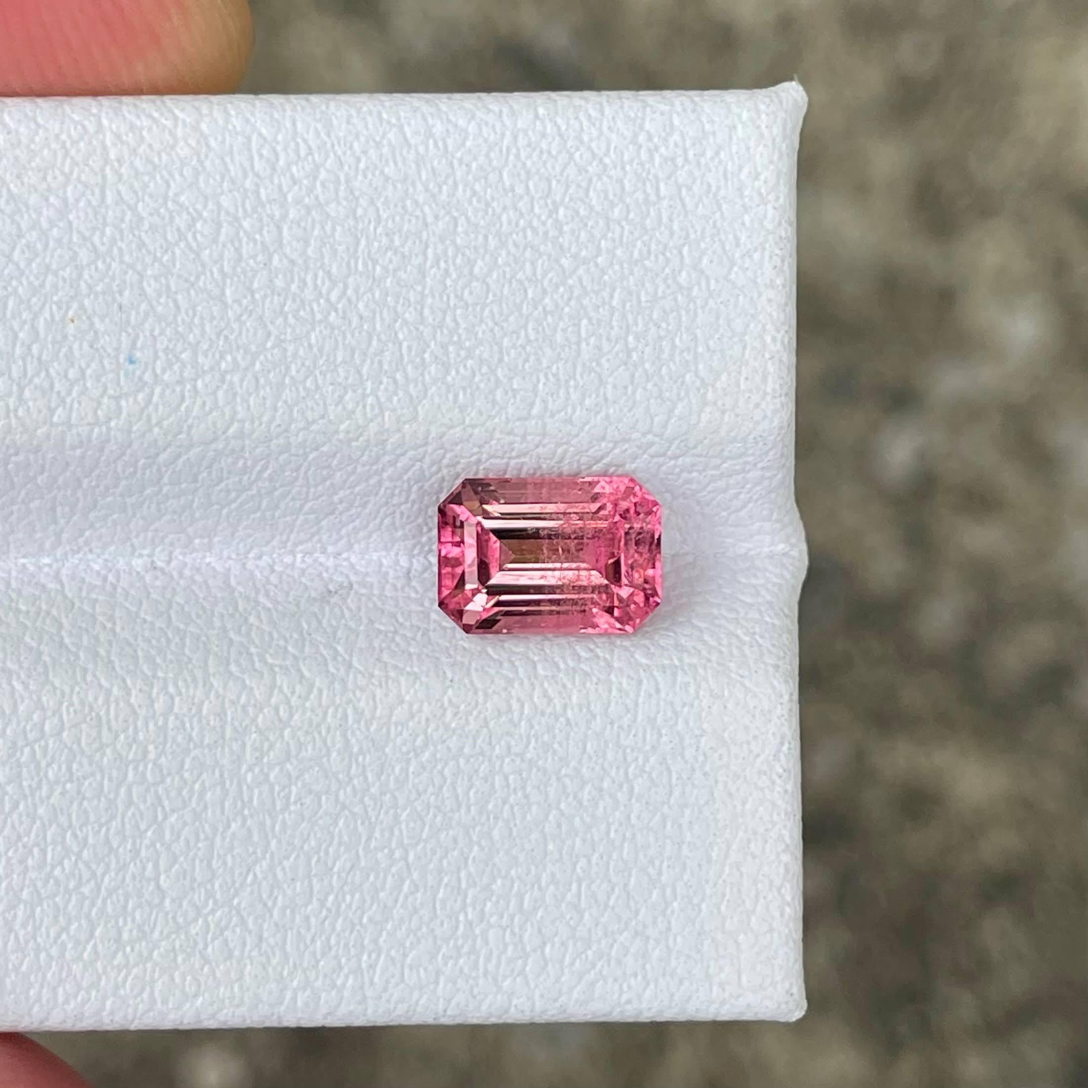 Taille émeraude Pierre tourmaline rose bicolore taille émeraude afghane 1,71 carat en vente