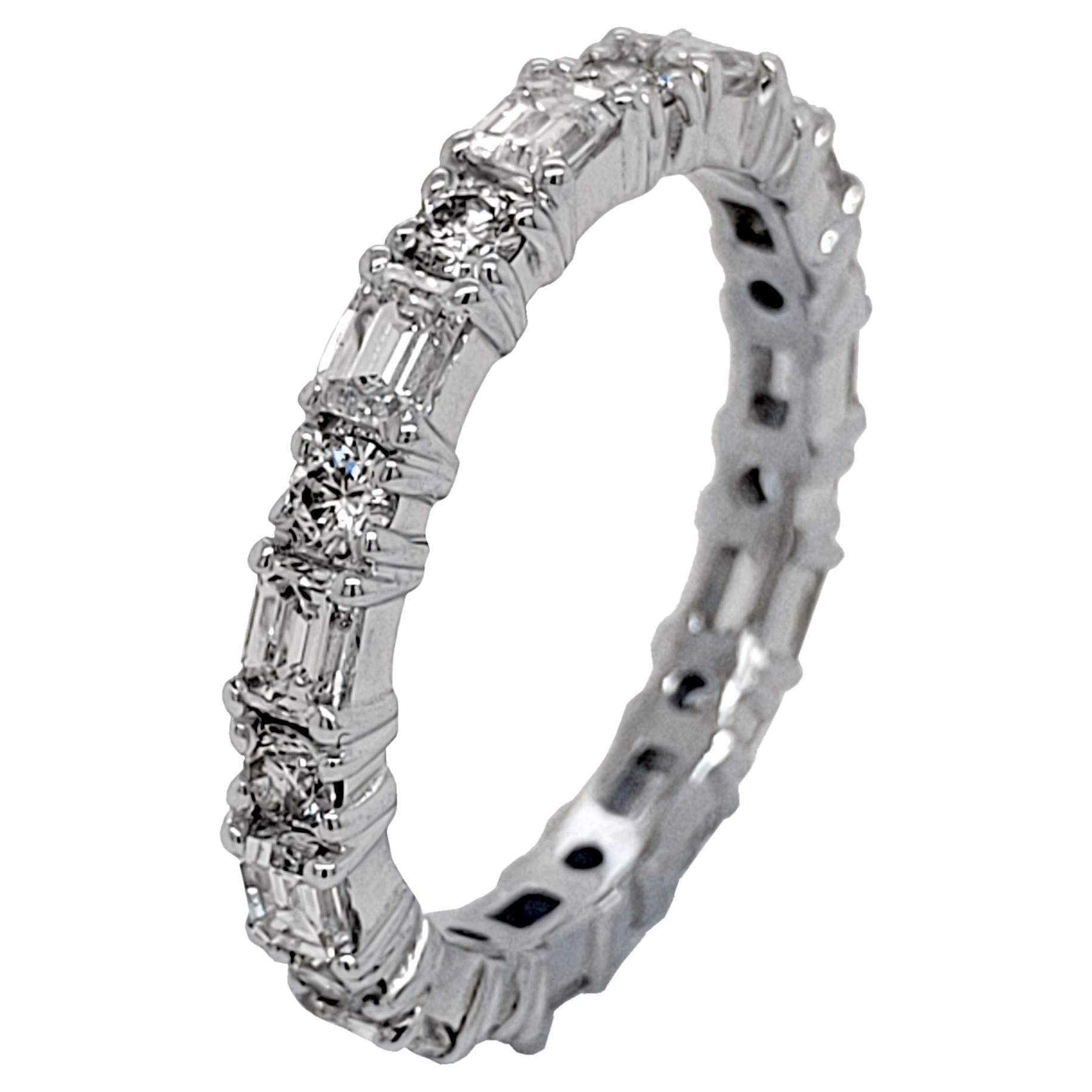 1.71 Ct Emerald Cut/Round Brilliant Diamond 18K Gold Eternity Ring For Sale