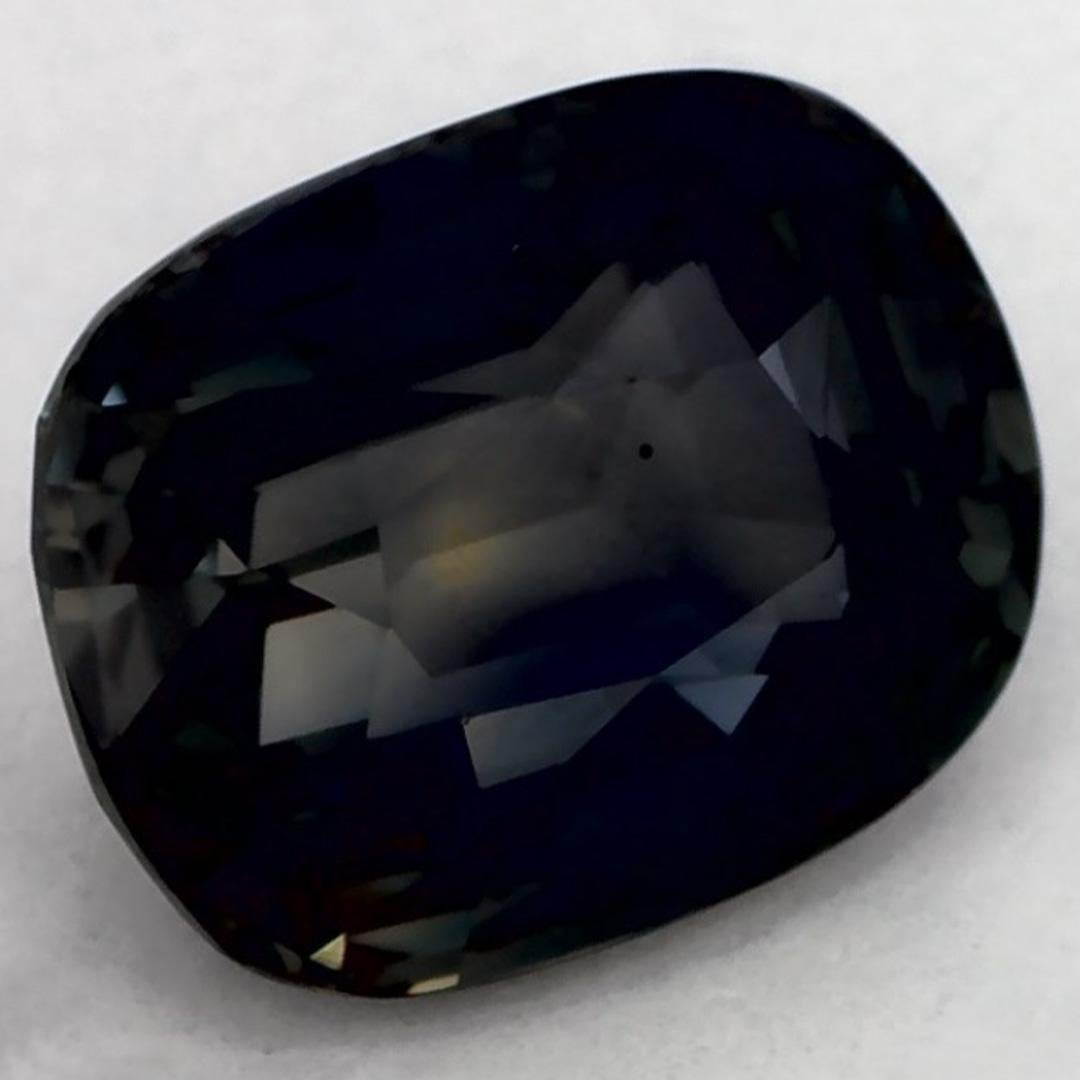 Ein sehr wertvoller September-Geburtsstein mit einer bezaubernden grünen Farbe. Man glaubt, dass sie dem Leben Glück und Reichtum bringen.

Entdecken Sie die lebendige Kollektion von Smaragden, Rubinen und Saphiren in unserem Geschäft, die als lose