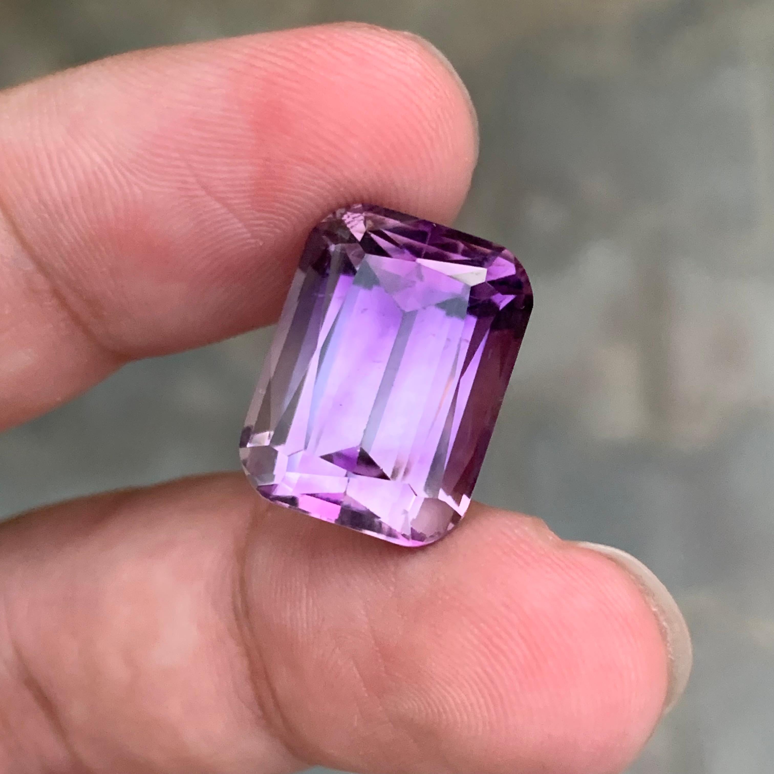 17.10 Karat natürlicher loser Amethyst Smaragd Form Edelstein im Zustand „Neu“ im Angebot in Peshawar, PK