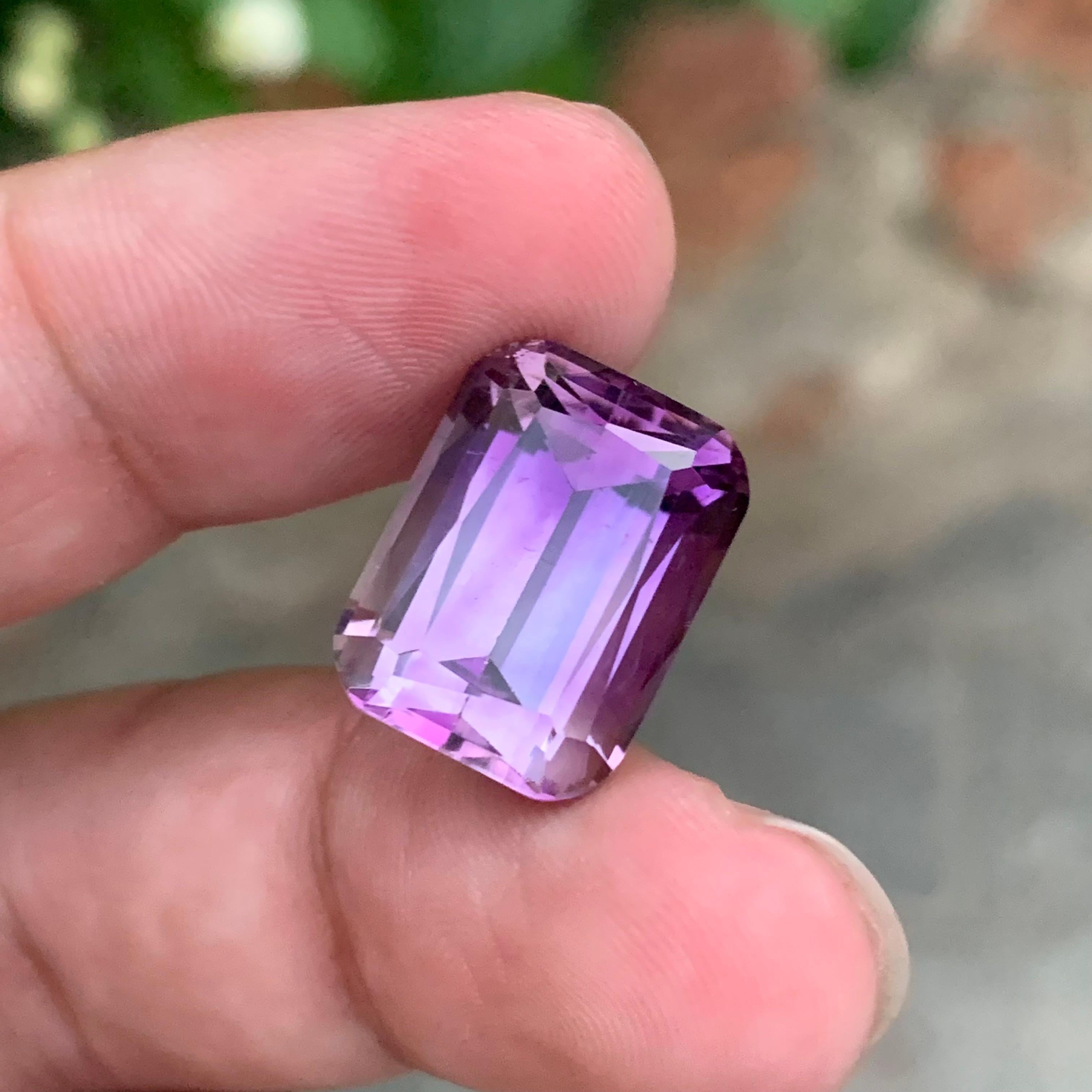 17.10 Karat natürlicher loser Amethyst Smaragd Form Edelstein für Damen oder Herren im Angebot