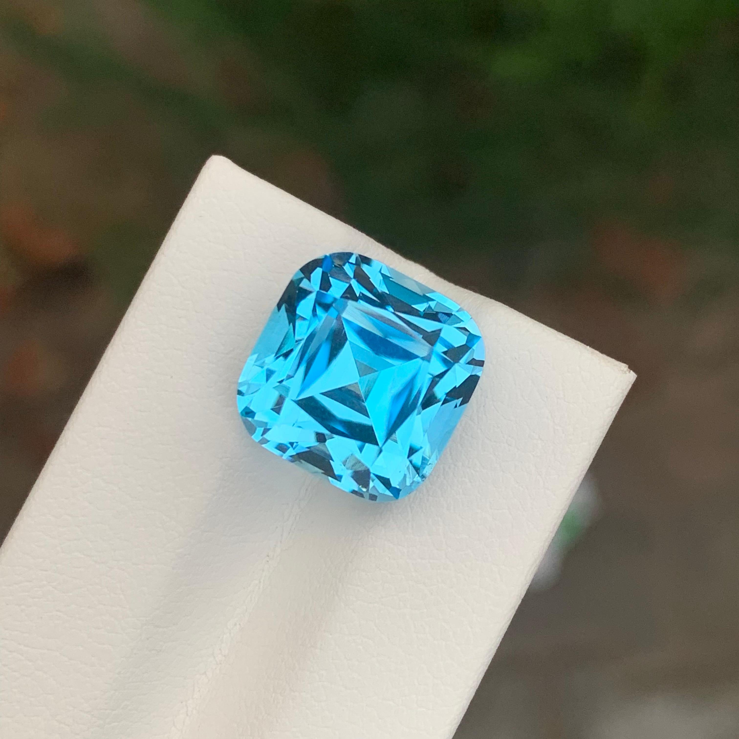 Pierre précieuse taille coussin, topaze bleue naturelle non sertie de 17,10 carats en vente 5