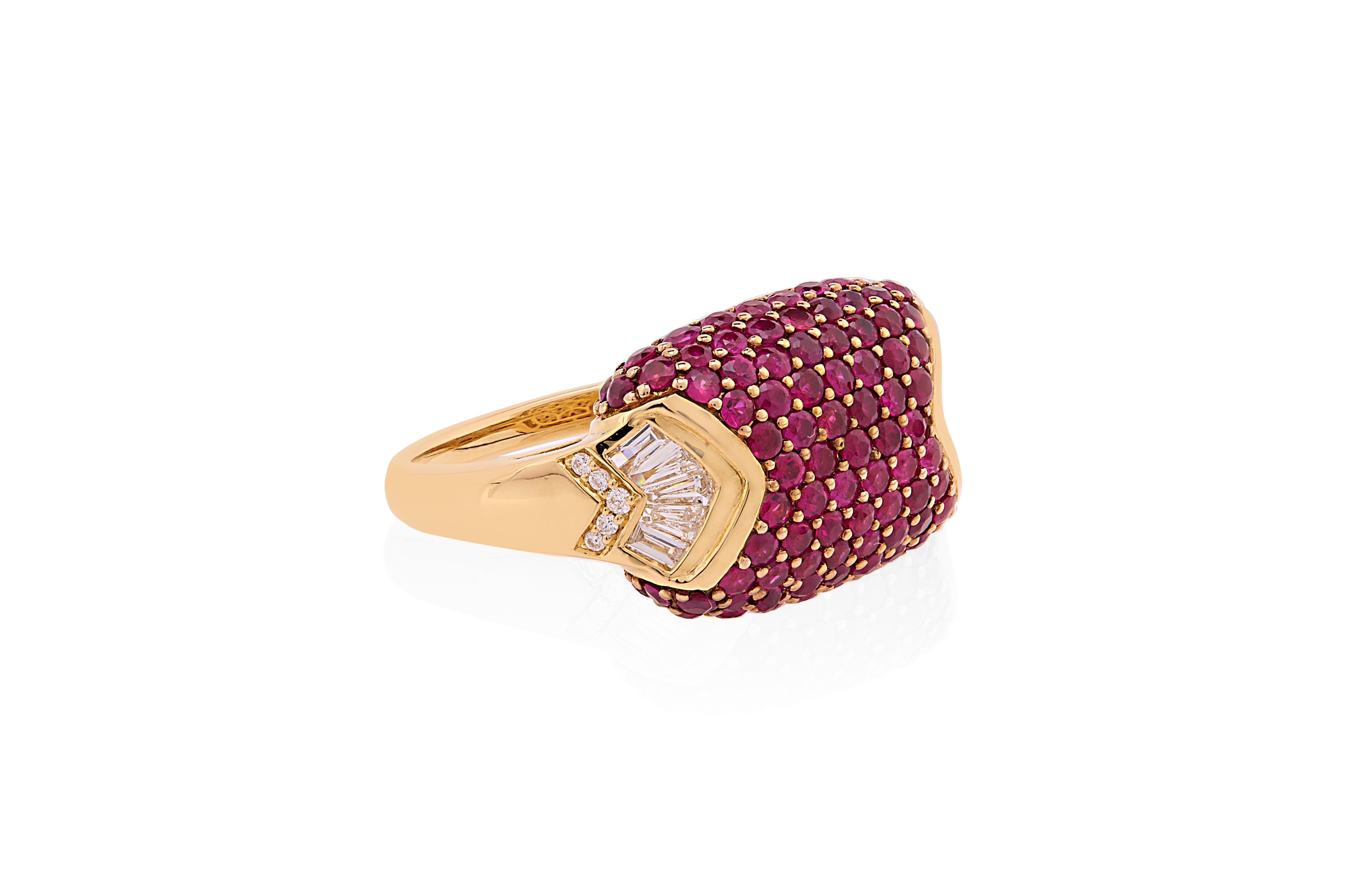 Round Cut 1.710 carats of round-cut rubies with Baguette and Diamond Ring in 18 Karat Gold For Sale