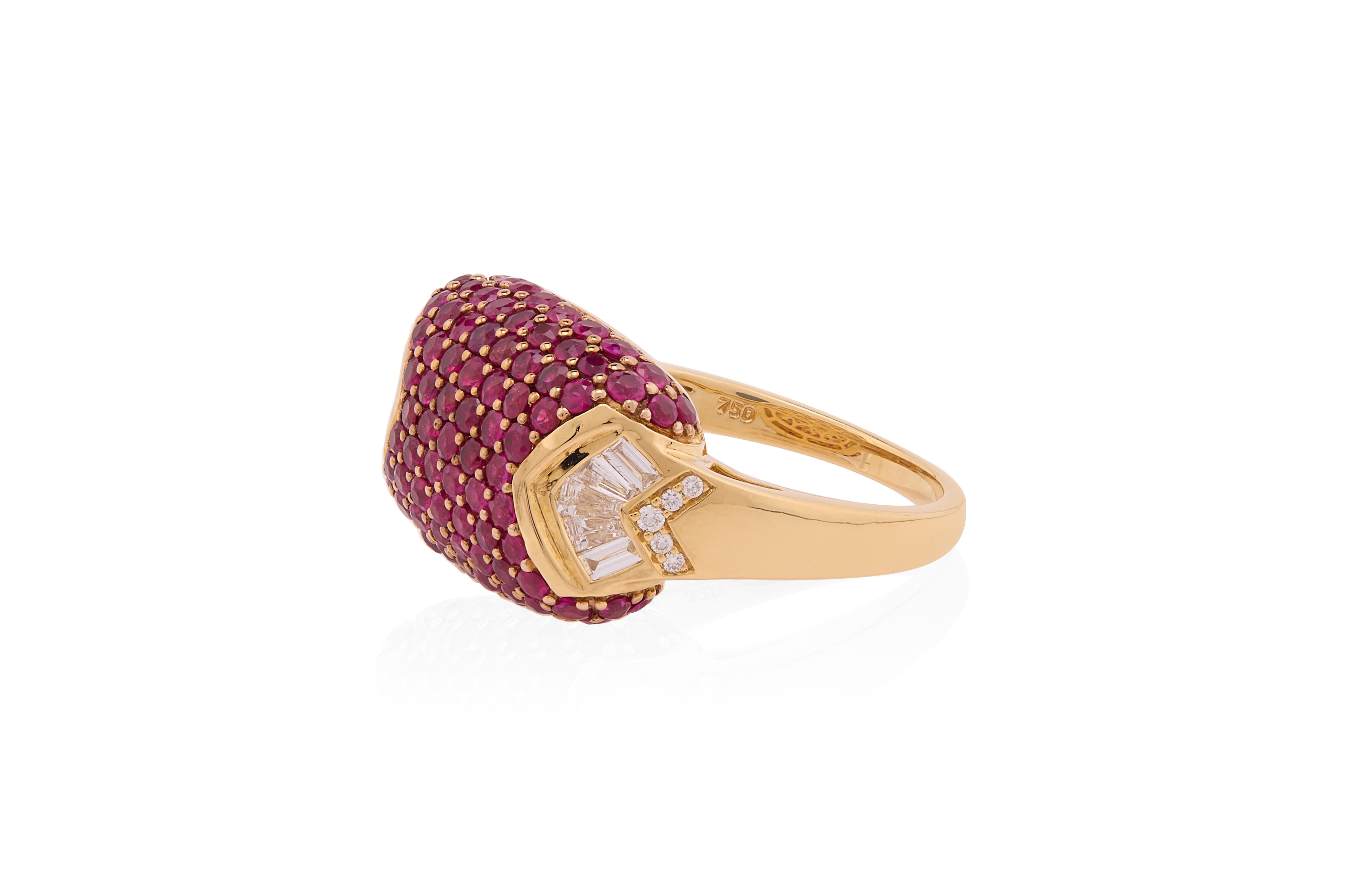 Women's or Men's 1.710 carats of round-cut rubies with Baguette and Diamond Ring in 18 Karat Gold For Sale