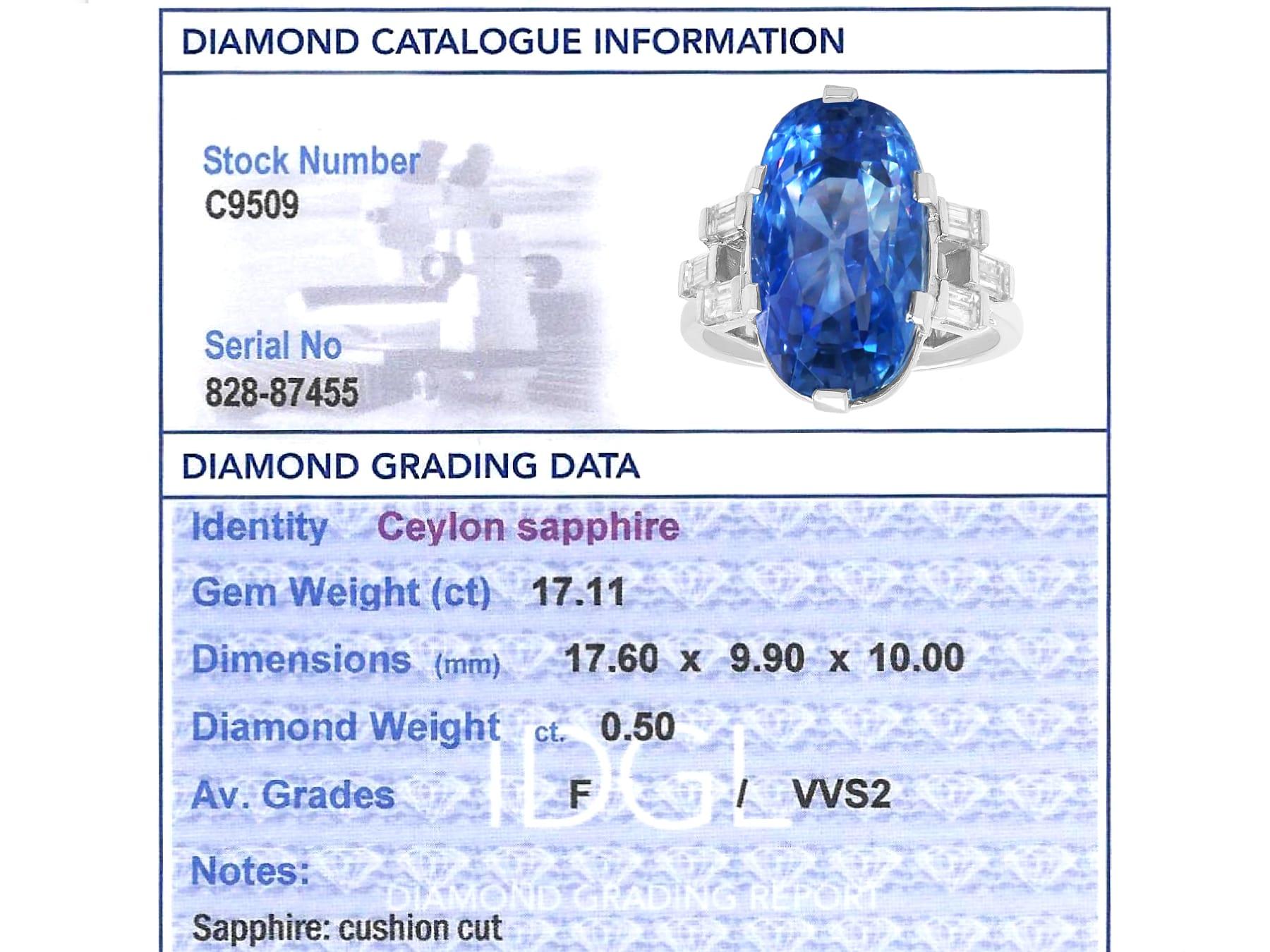 Zafiro de Ceilán de 17,11 quilates Diamante de 0,50 quilates Anillo de cóctel en platino Circa 1950 en venta 8