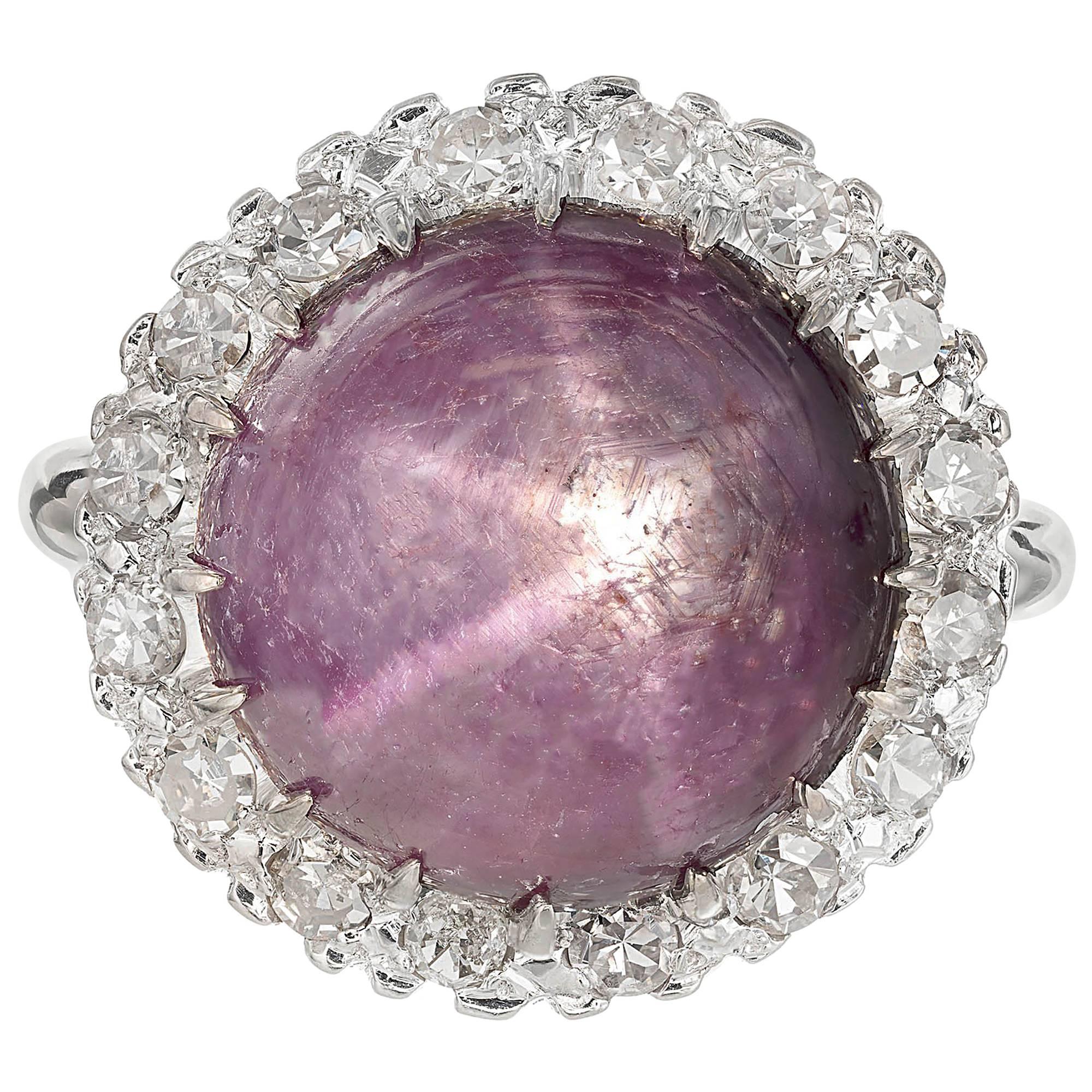 Bague de fiançailles cocktail en or avec saphir étoilé violet de 17,15 carats et diamants en vente