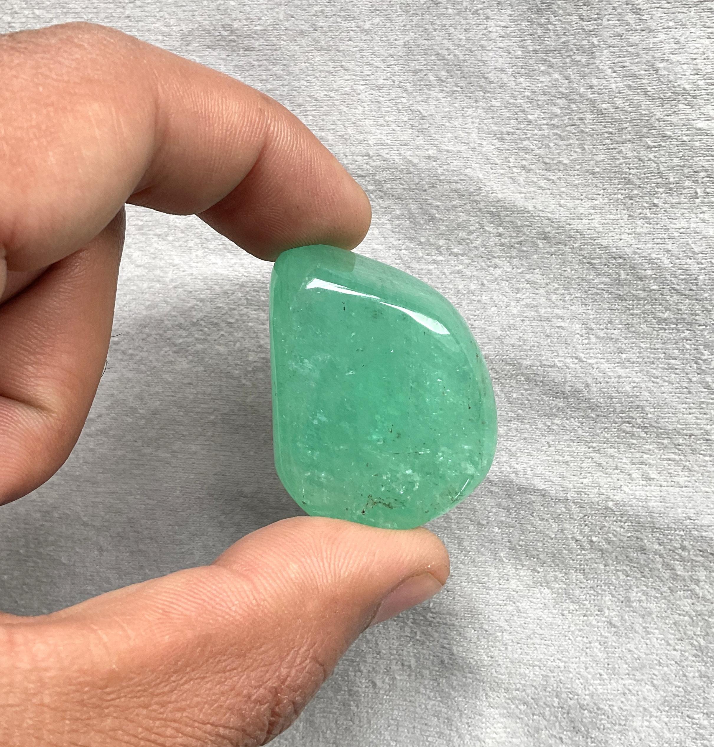 Uncut 171.70 Carat Emerald Big Size Russian Tumbled Plain Natural Top Quality Gemstone For Sale