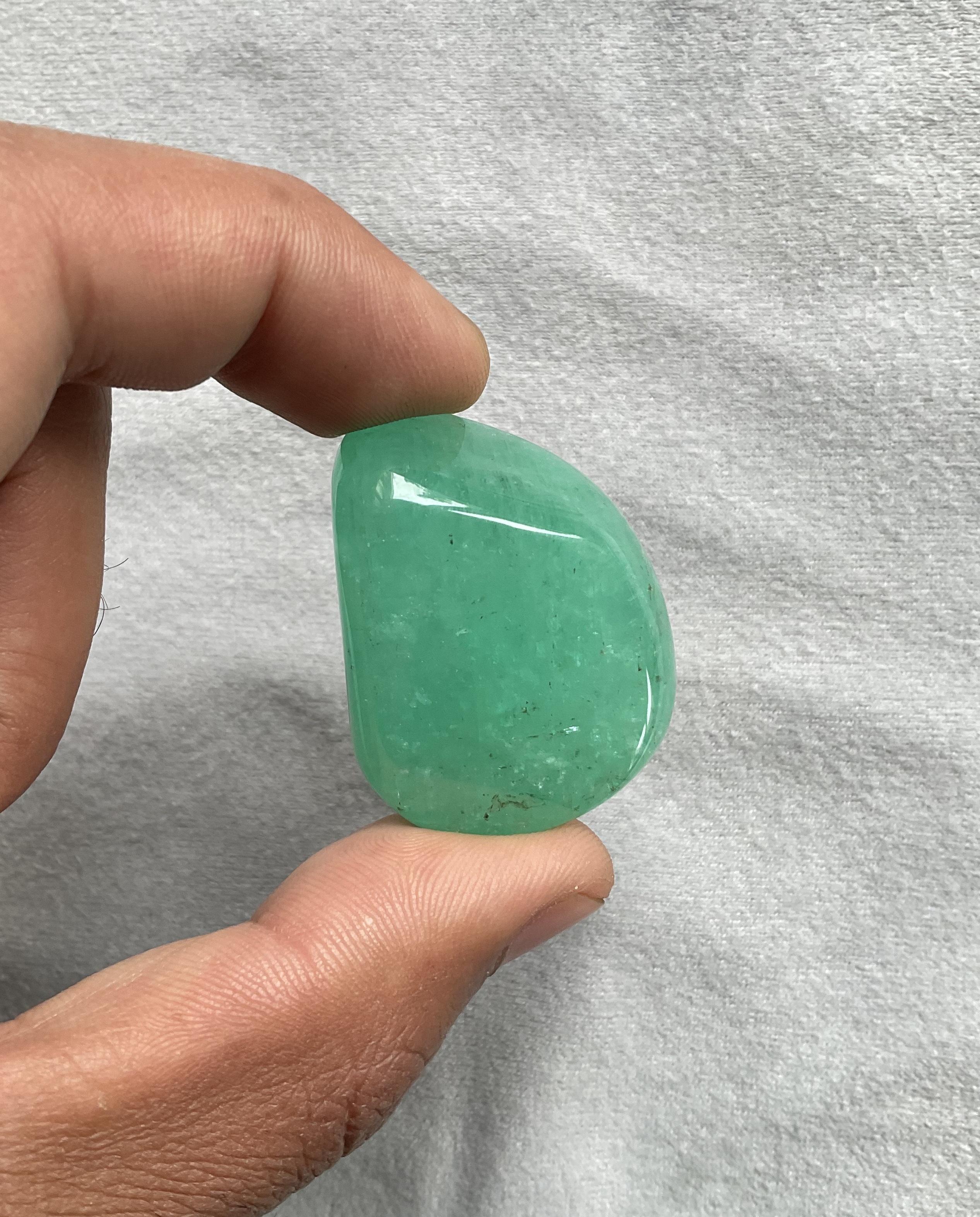 171.70 Carat Emerald Big Size Russian Tumbled Plain Natural Top Quality Gemstone In New Condition For Sale In Jaipur, RJ
